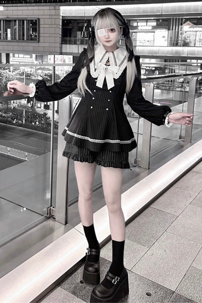 Gestreiftes Matrosenkleid + Kurze Hose