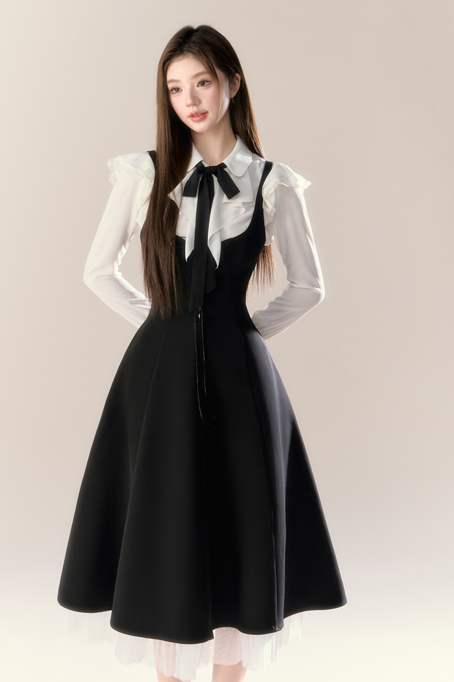 フレンチブラウス+サスペンダースカート