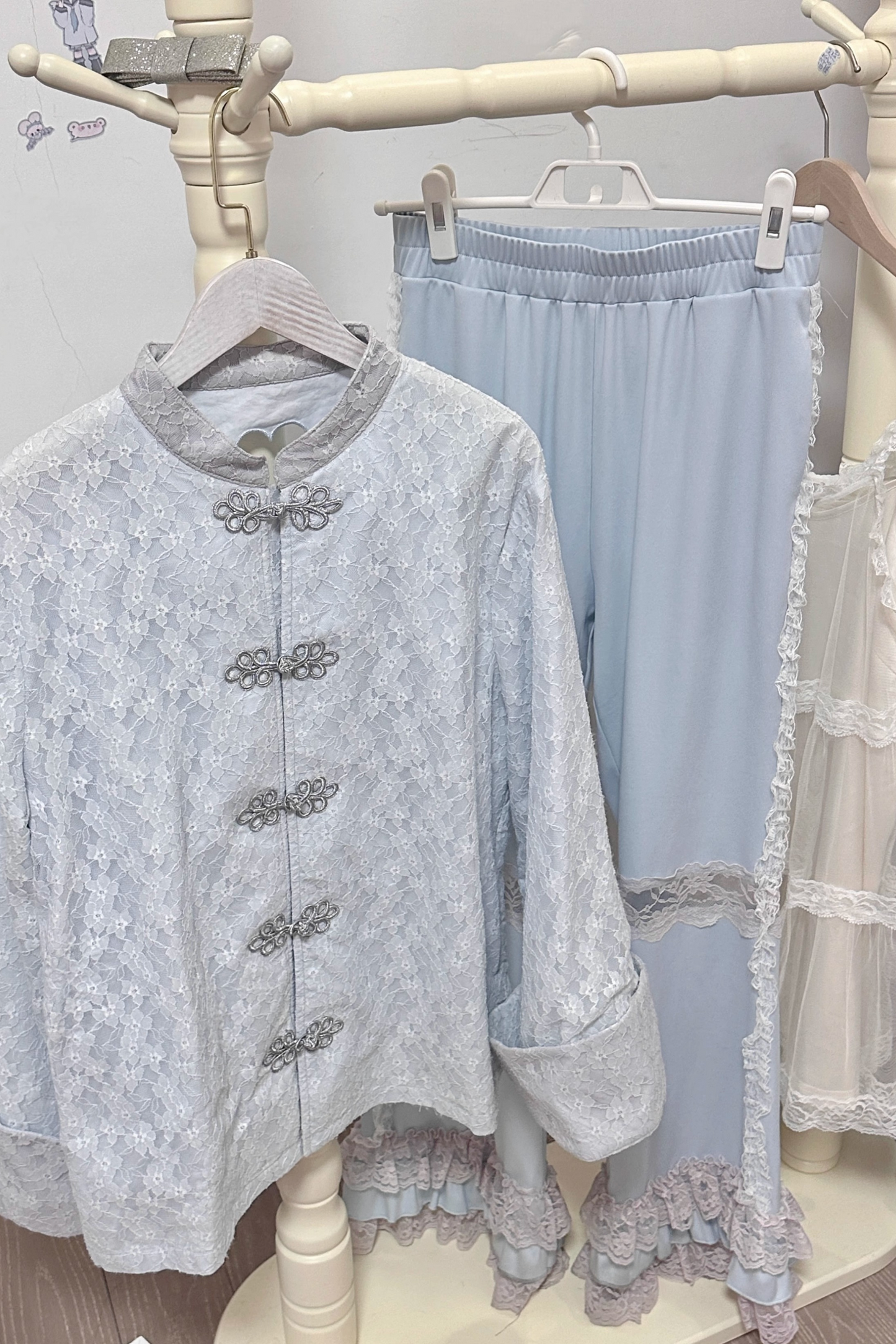 China Buckle Little Top + Uras Camisole + Flared Pants