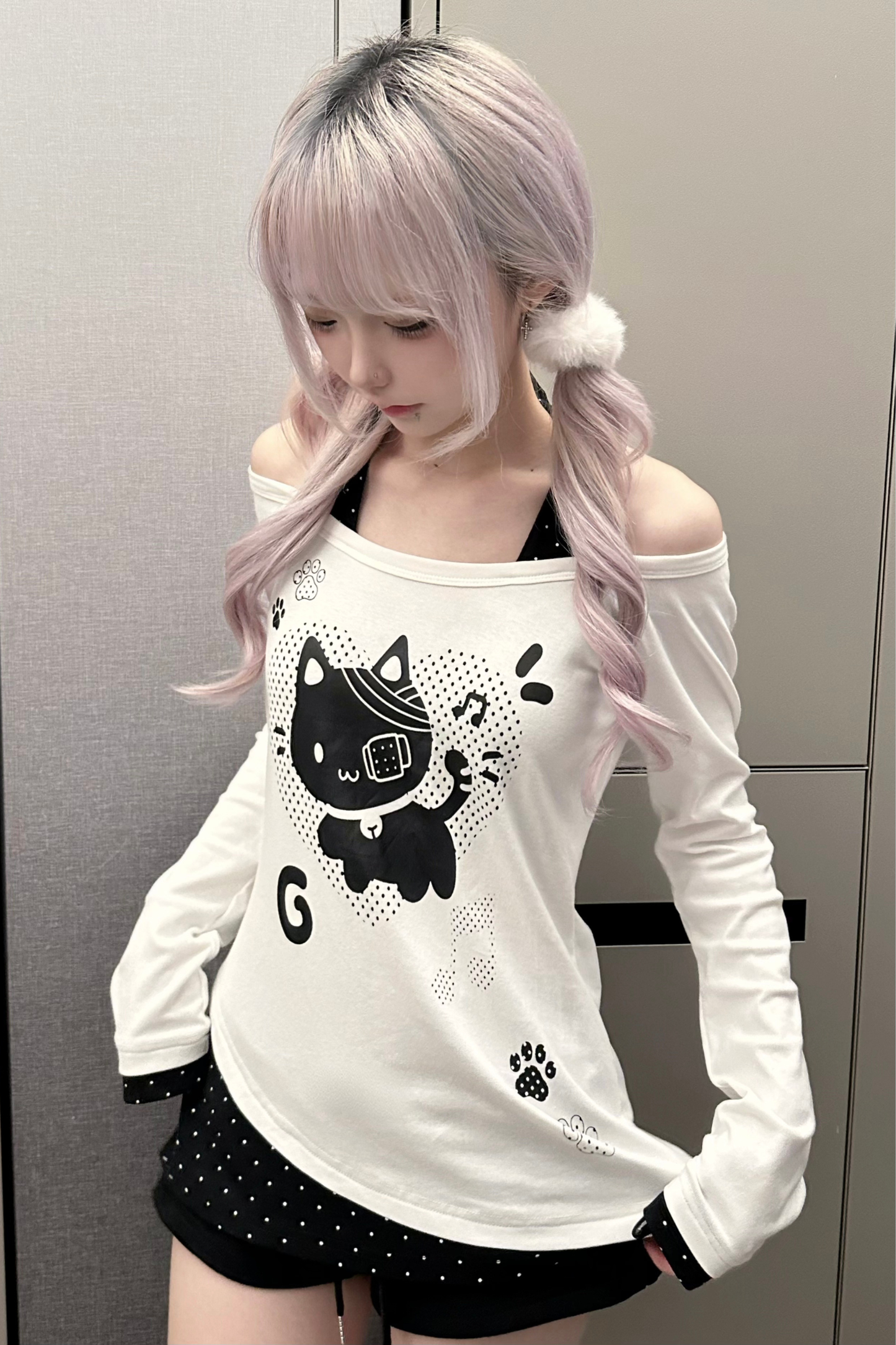 キャットオフショルダートップス