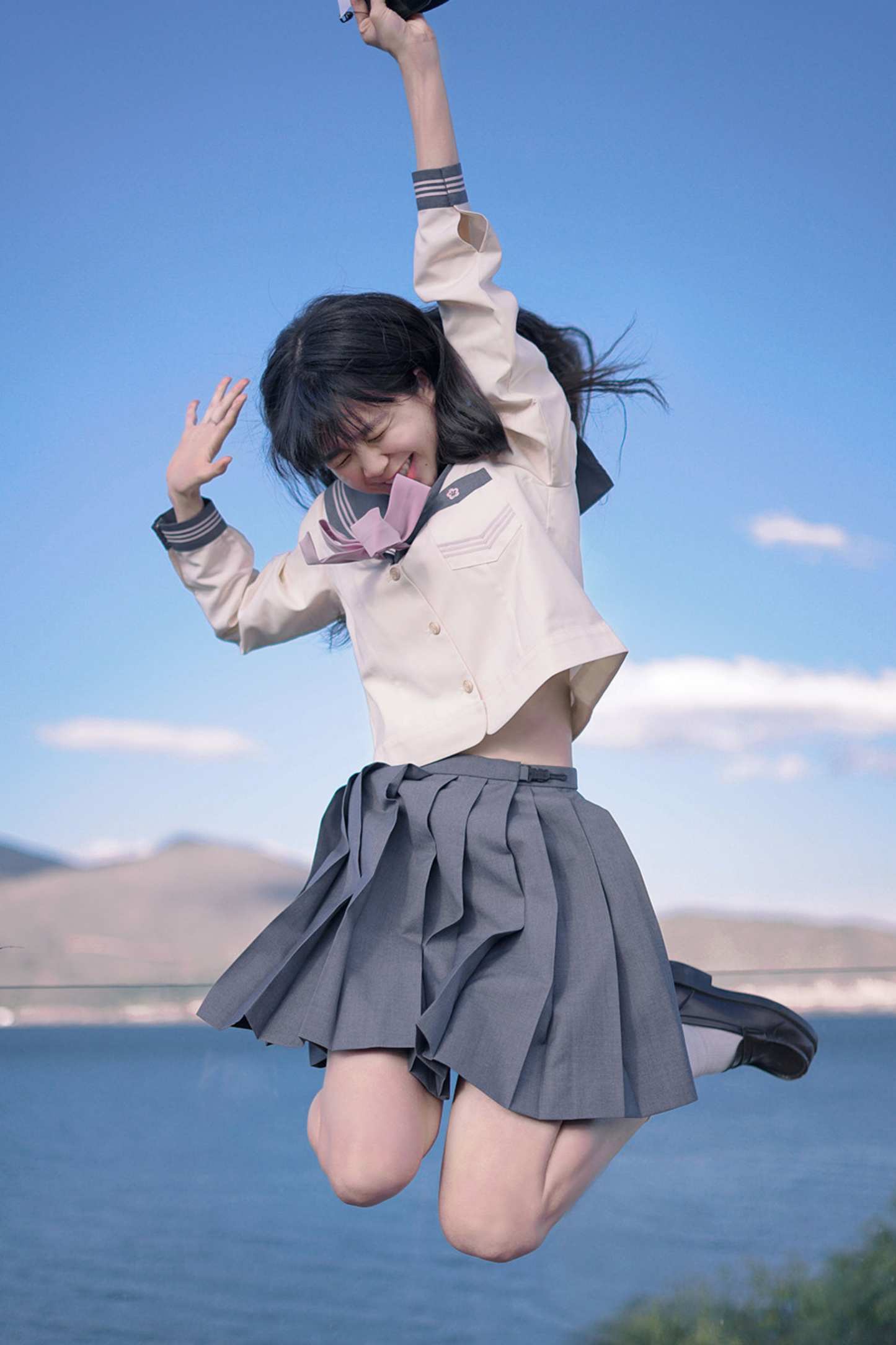 Matrosen-Oberteil + Plisseerock + Socken + Gürtel + Schleife