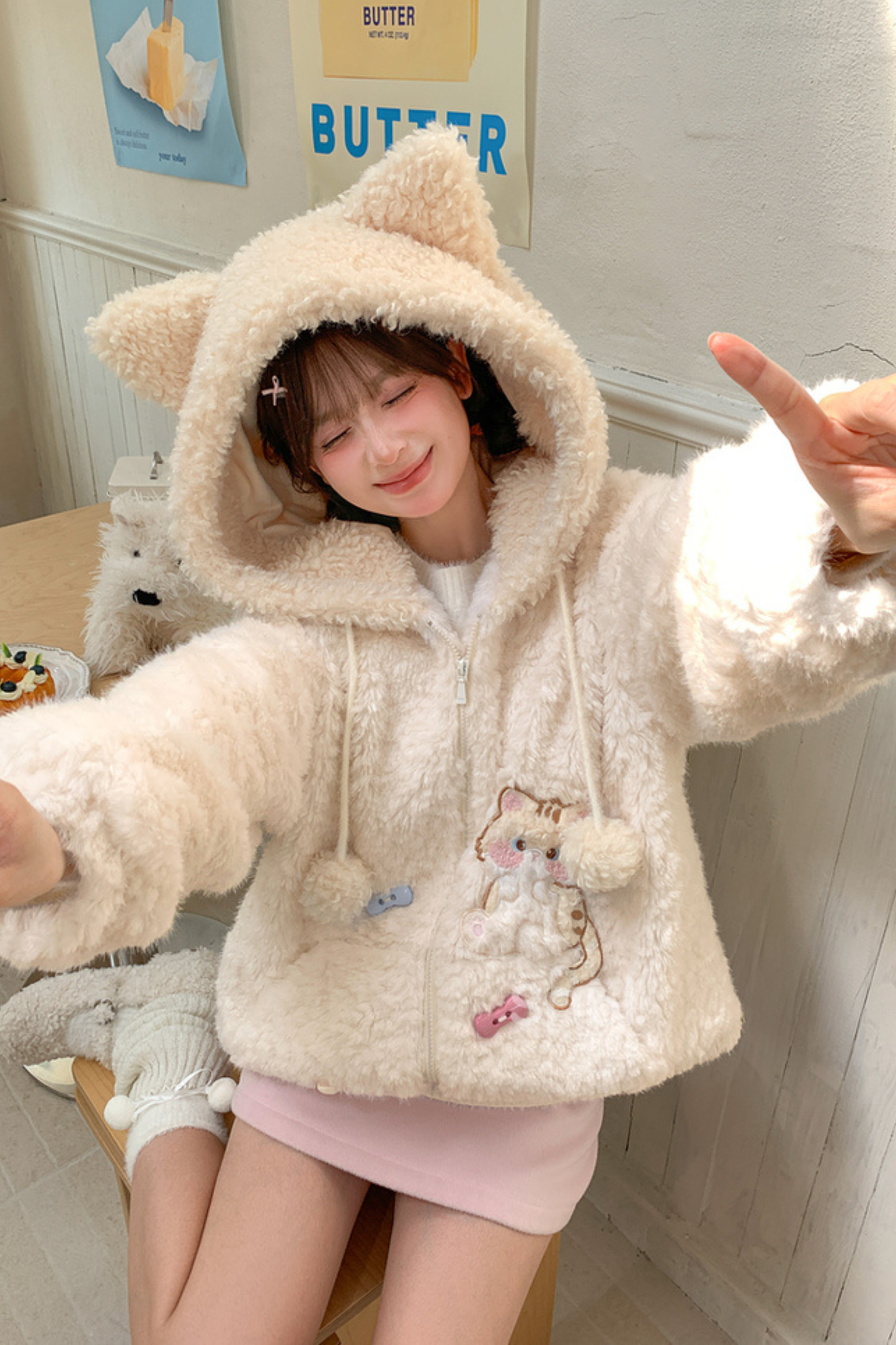 ホワイトファーキャットフードコート