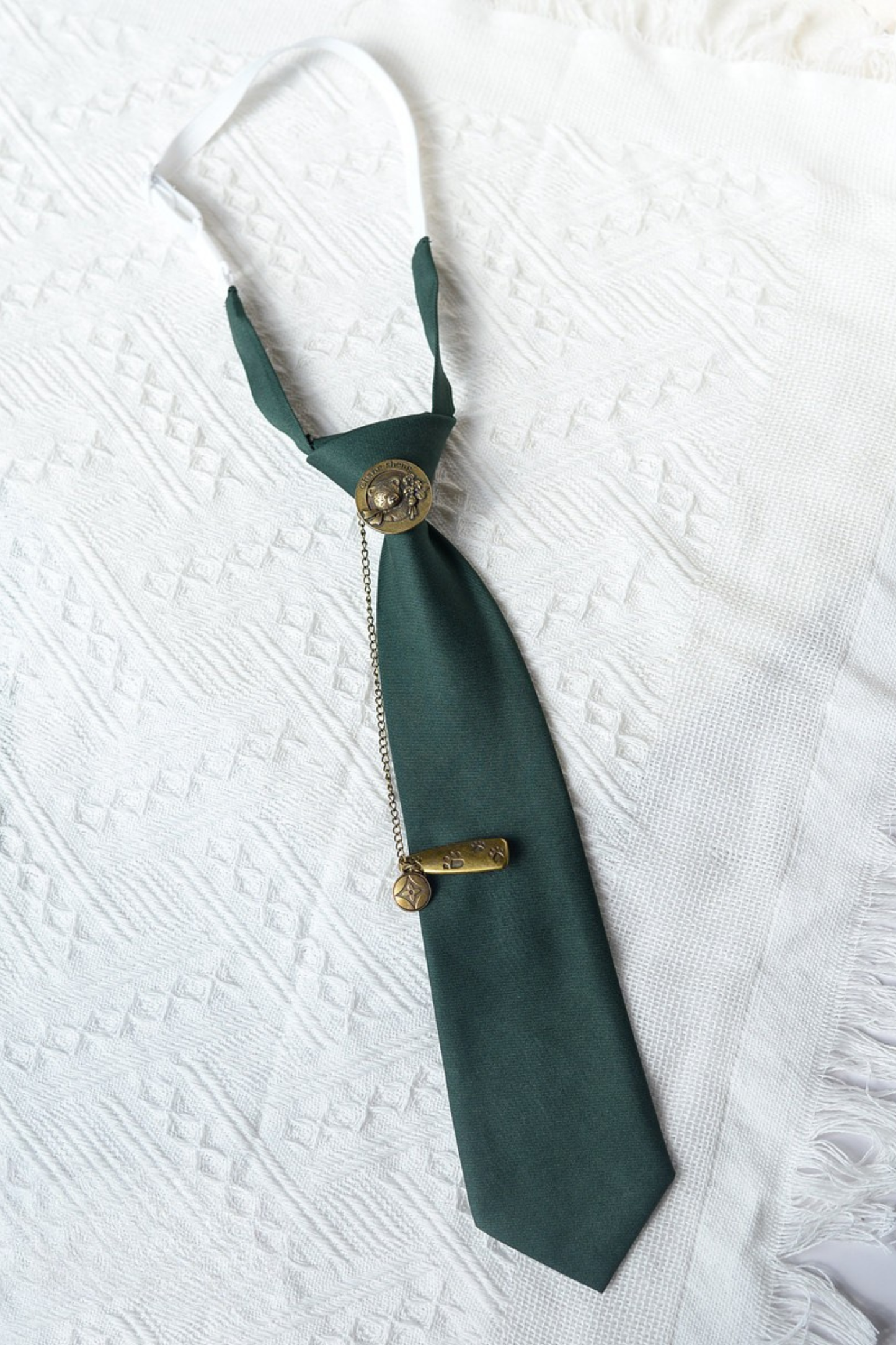 Bare Button Mode Necktie