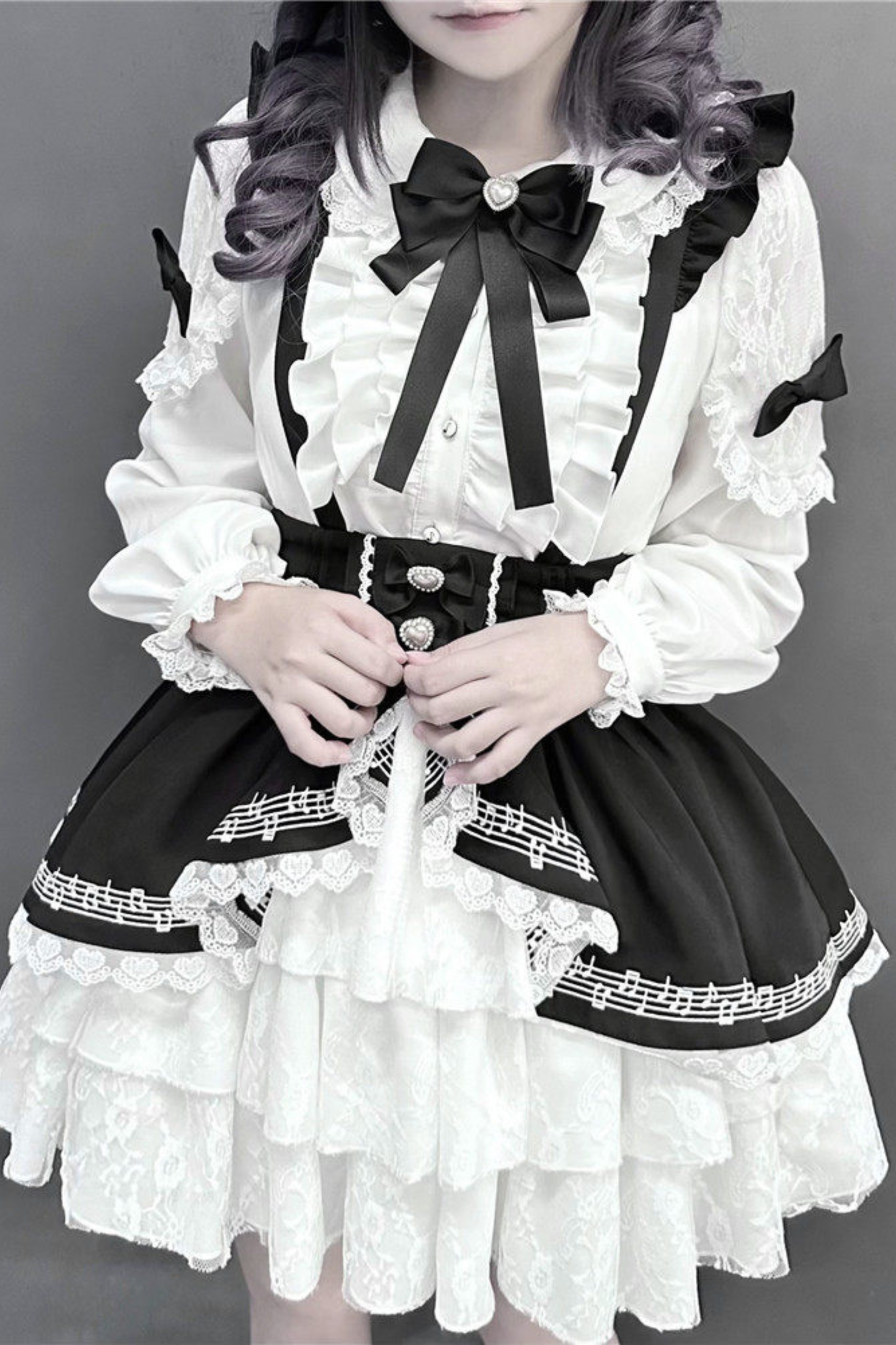 레이스 셔츠 + 케이크 턱받이 스커트