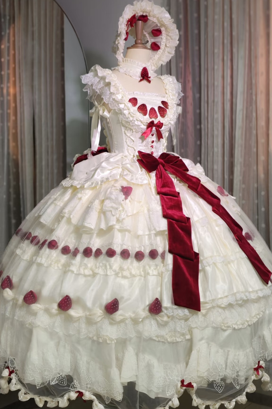 [3월 13일 예약마감] 스트로베리 크림 롤리타 원피스 + 케이크 모자 + 꼬리 + 보닛 + 페티코트