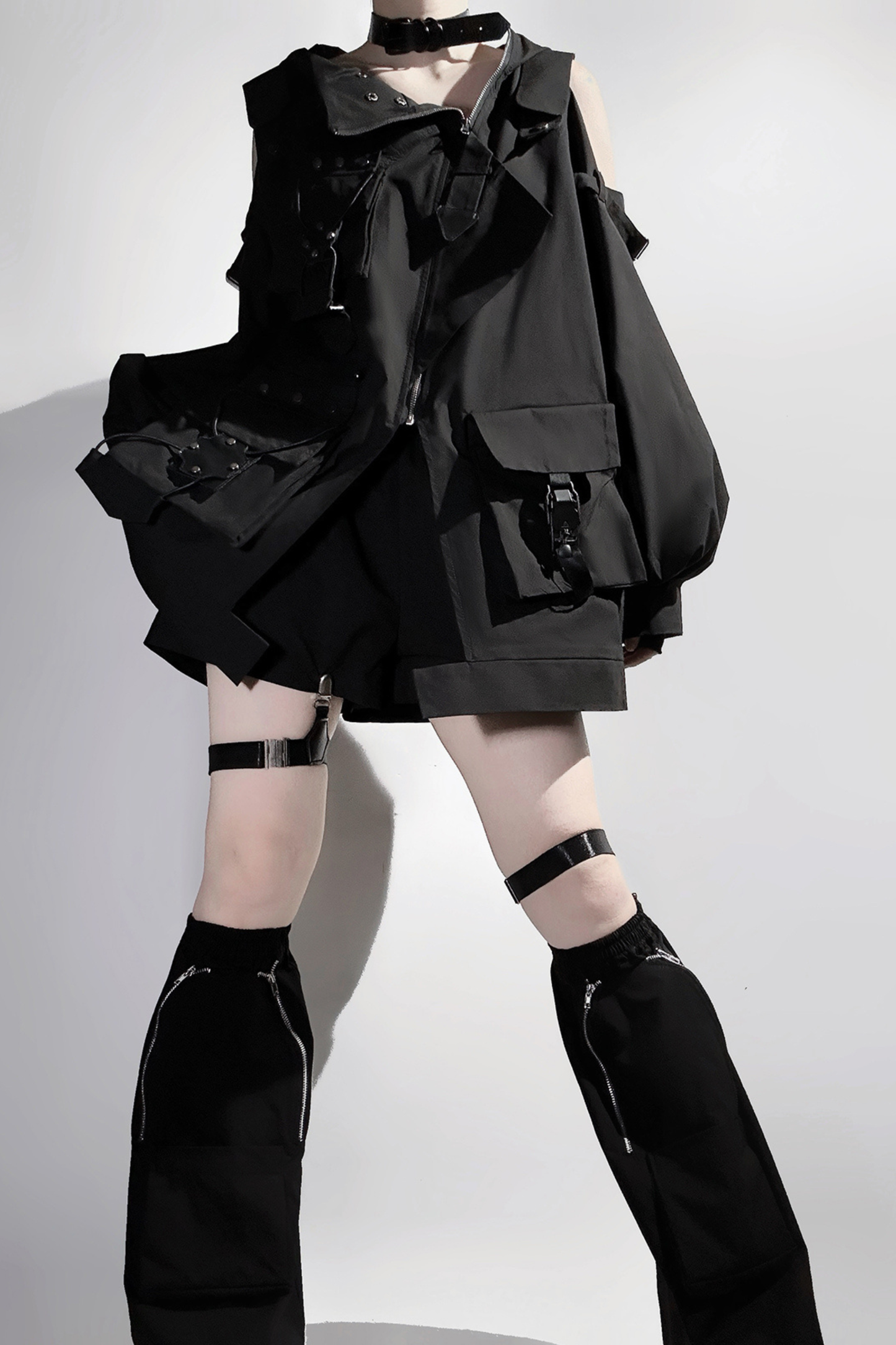 ダークフードジャケット+ショートパンツ+レッグカバー