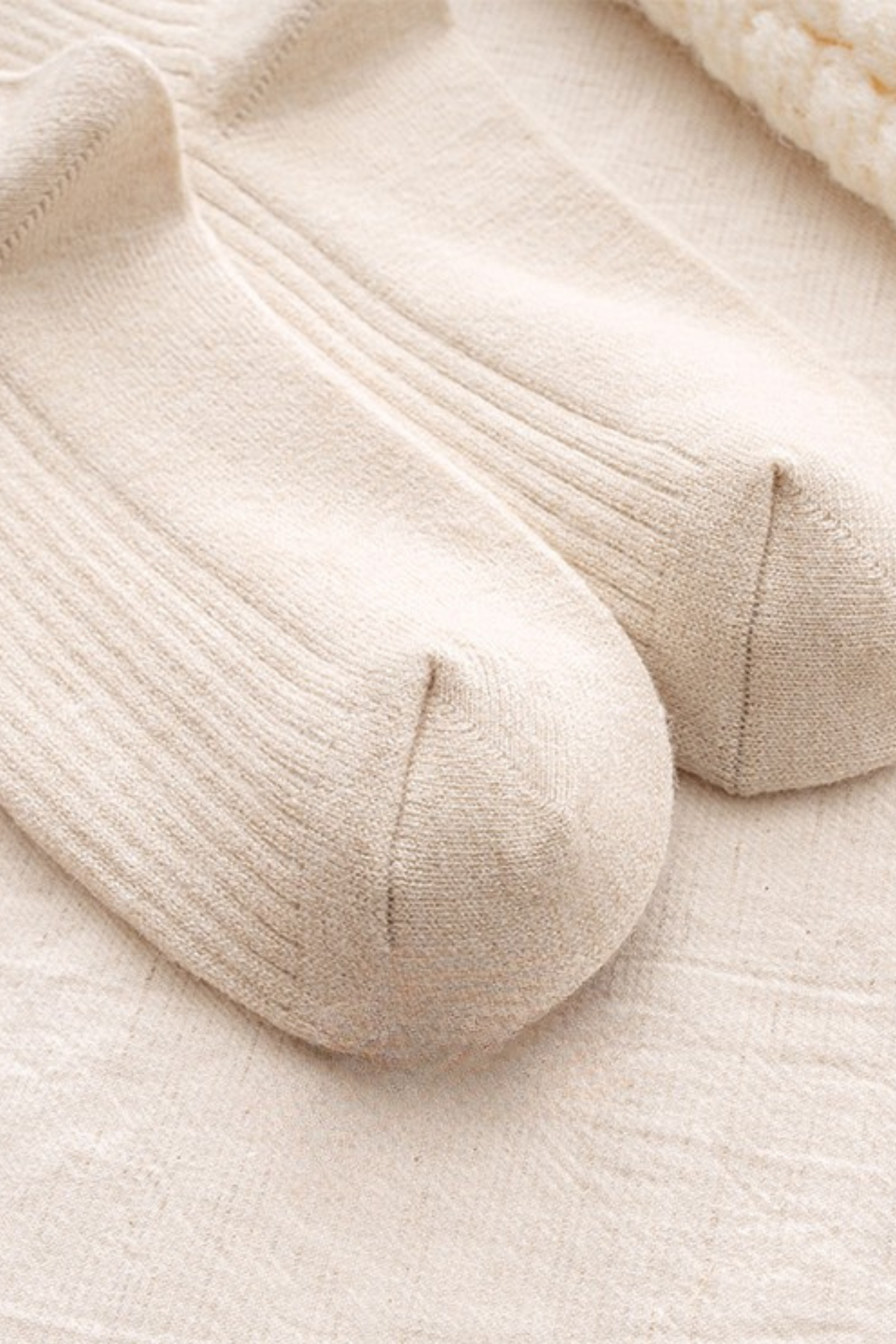 Ruffle Ribbon Calf Socks