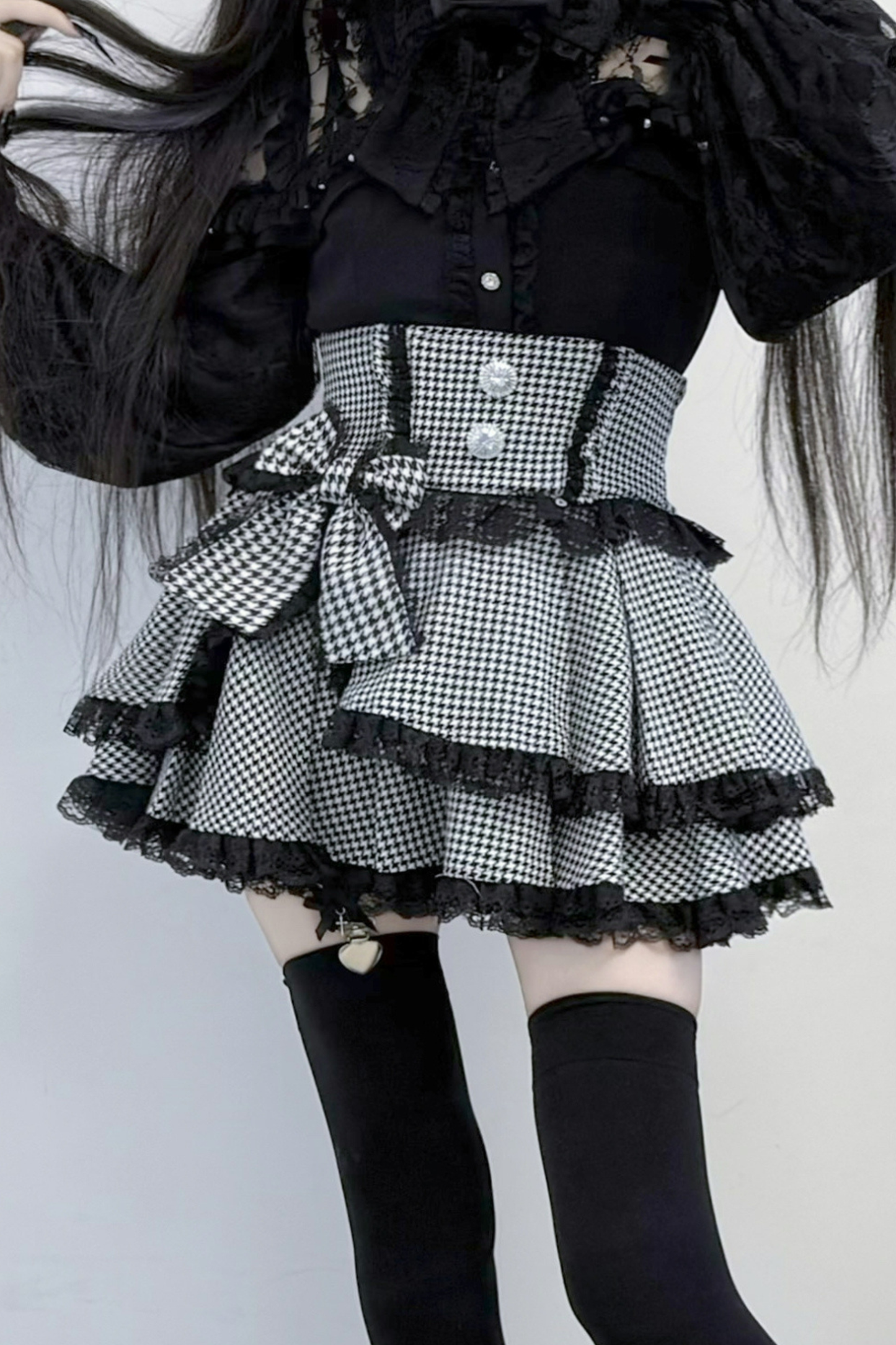 Lace ribbon short skirt