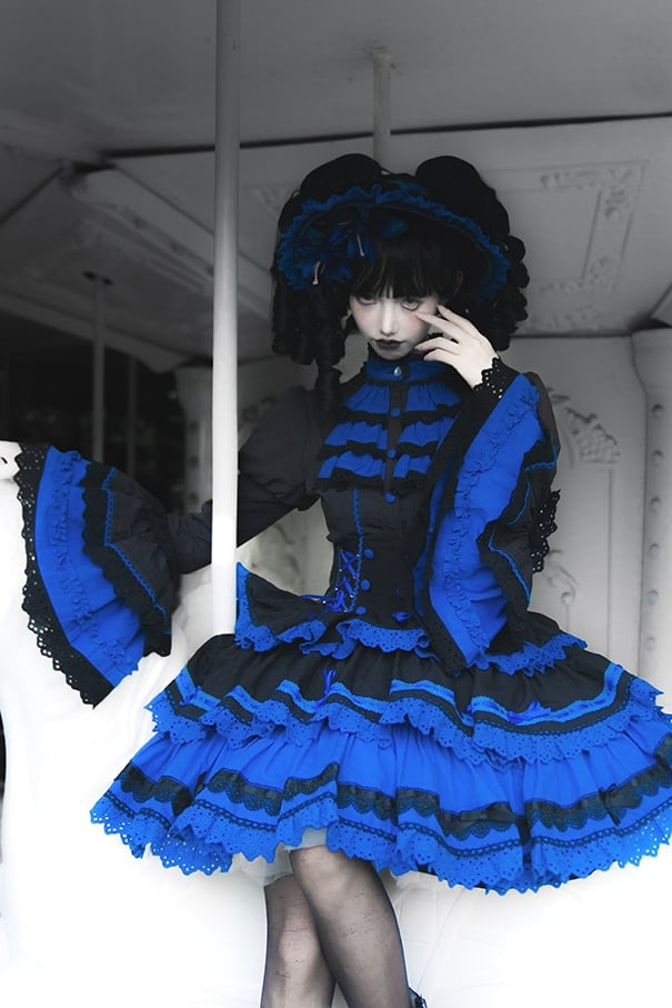 [Vorbestellschluss: 13. Juli] Kleinblaue Gothic-Lolita-Rüschenbluse mit Glockenärmeln