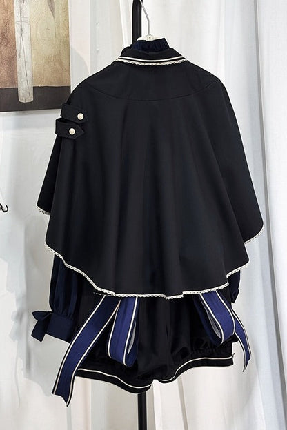 [Reservierungsschluss am 913] Schwarz/Weiß Prinz Gothic-Kreuzanhänger Cape mit Spitzenbesatz