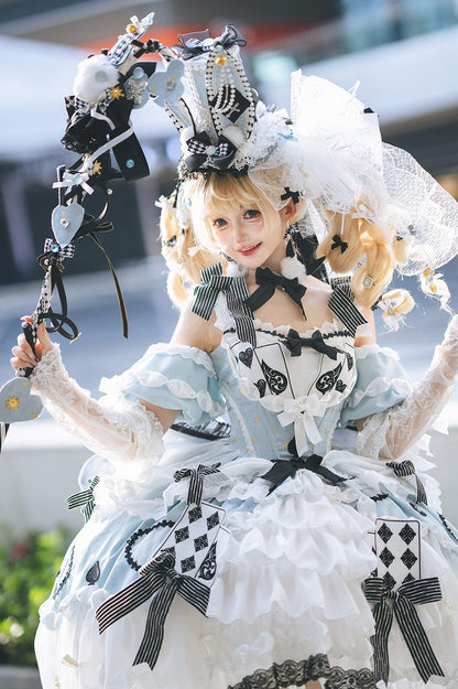 [Cierre de reservas: 24 de julio] Vestido lolita azul de Alicia en el País de las Maravillas con hombros descubiertos, lazo de cartas y superposición de tul (largo/corto)