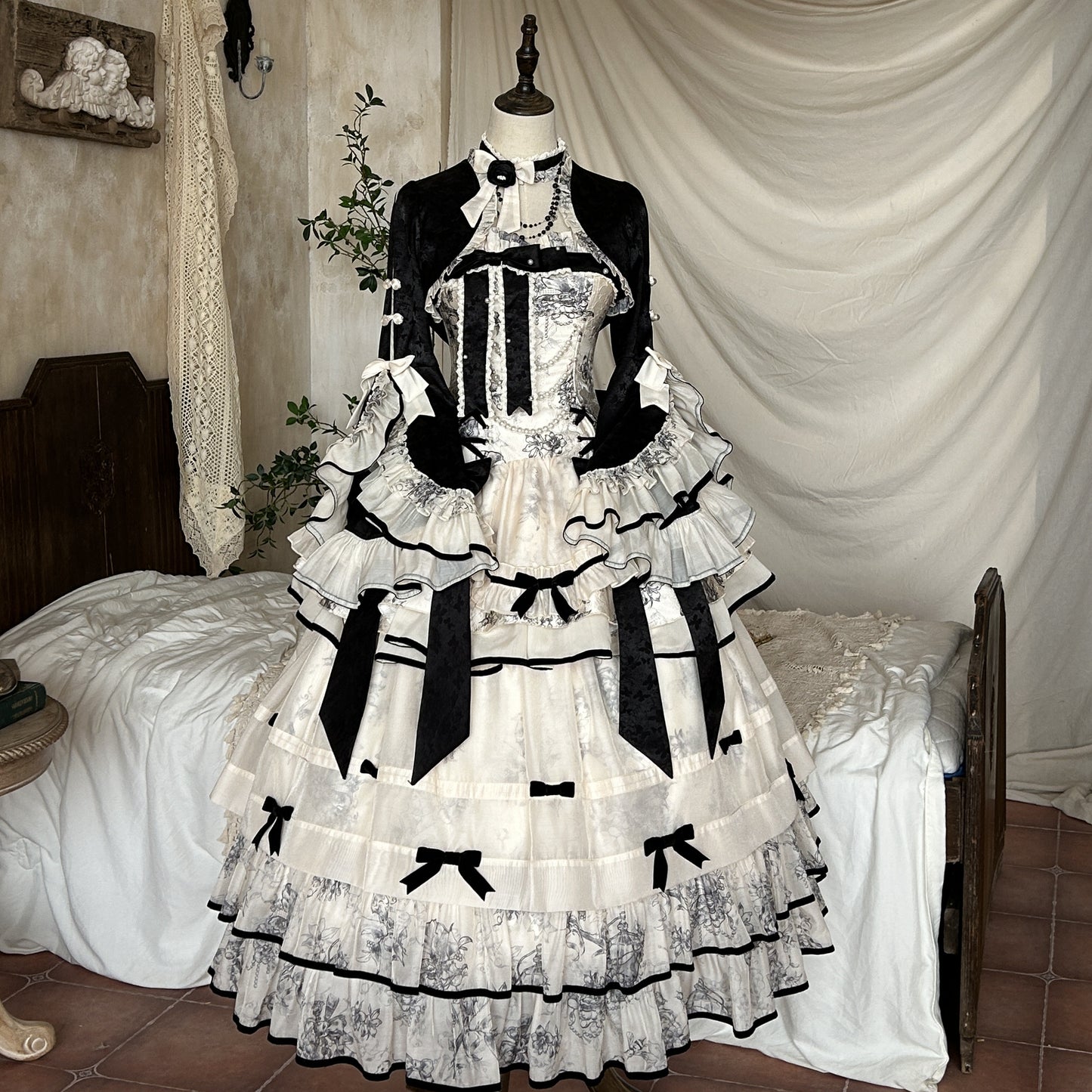 [Pre-order item] Brandy French Pearl Elegant Bustier Dress + Long Skirt + Black Jacquard Jacket + Complete Accessories