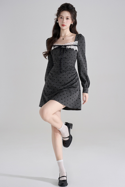 スイートドットスクエアネックドレス