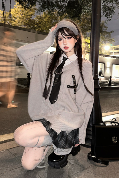 ダークカレッジルーズニット