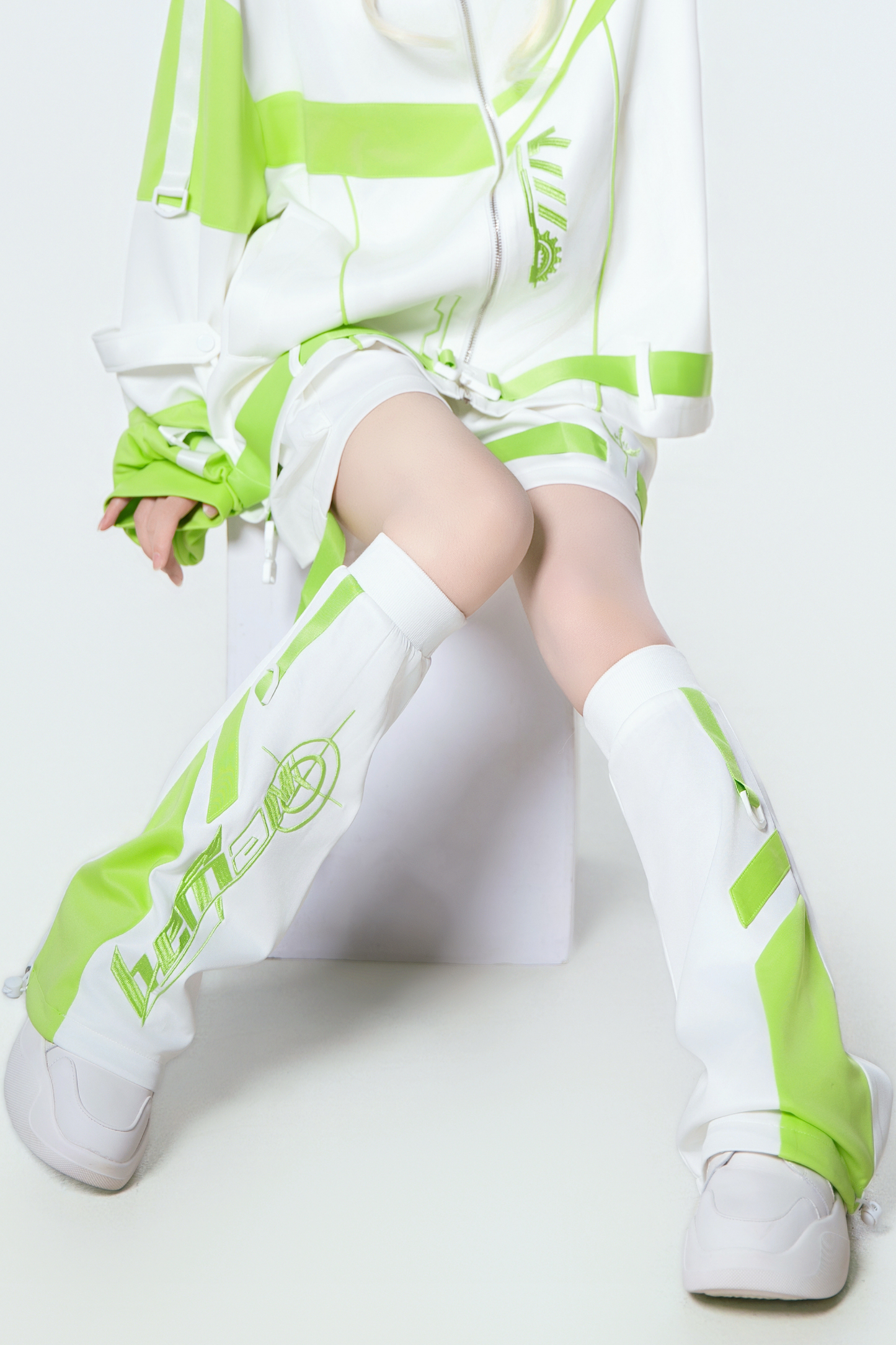 サイバーサブカルジャージジャケット+ショートパンツ+レッグカバー