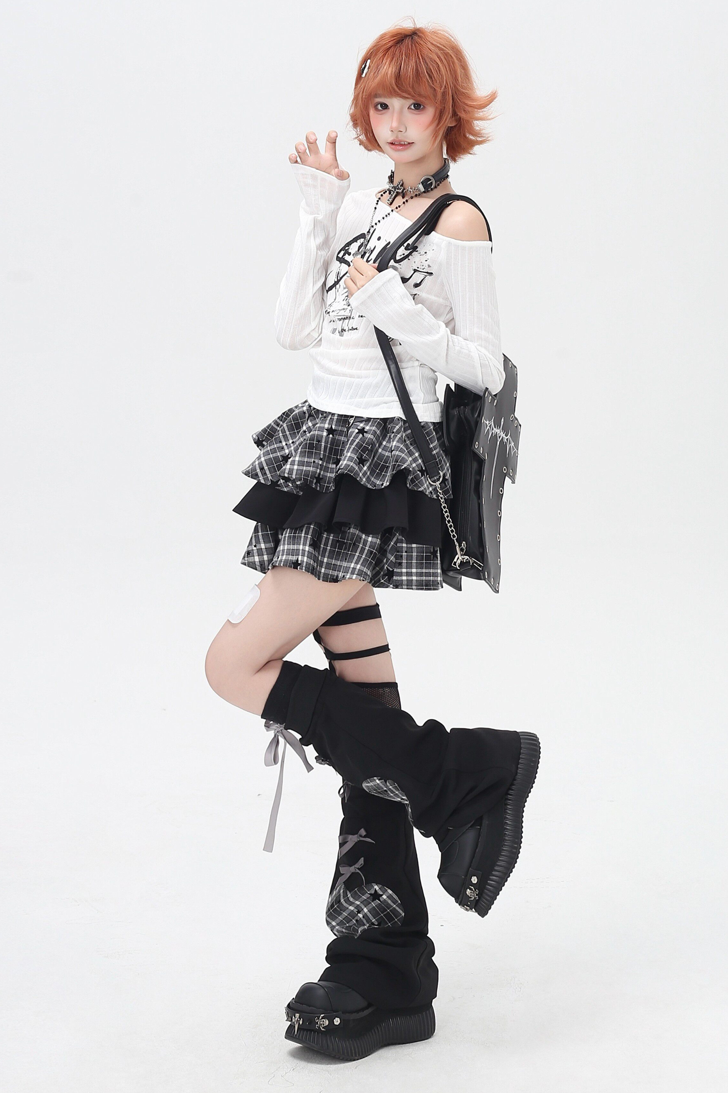 レザーオフショルダートップス