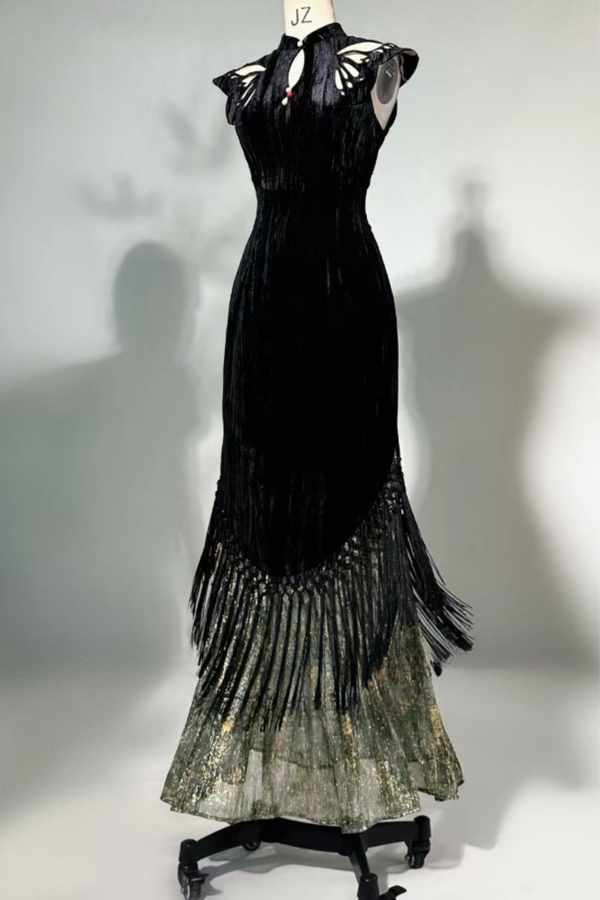 Vestido con Cola de Pez Mariposa y Borlas
