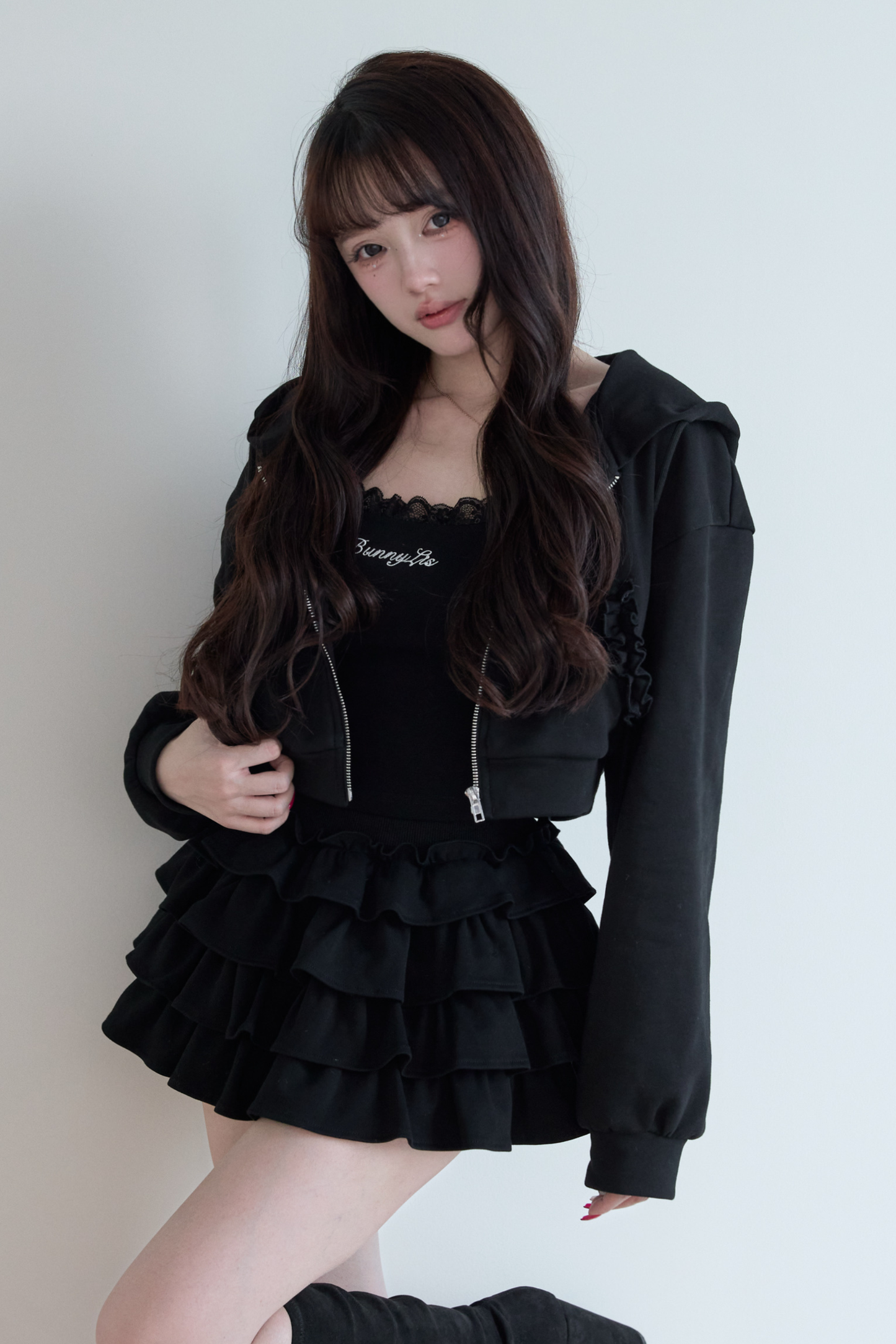 Hooded hoodie + camisole + ruffled skirt
