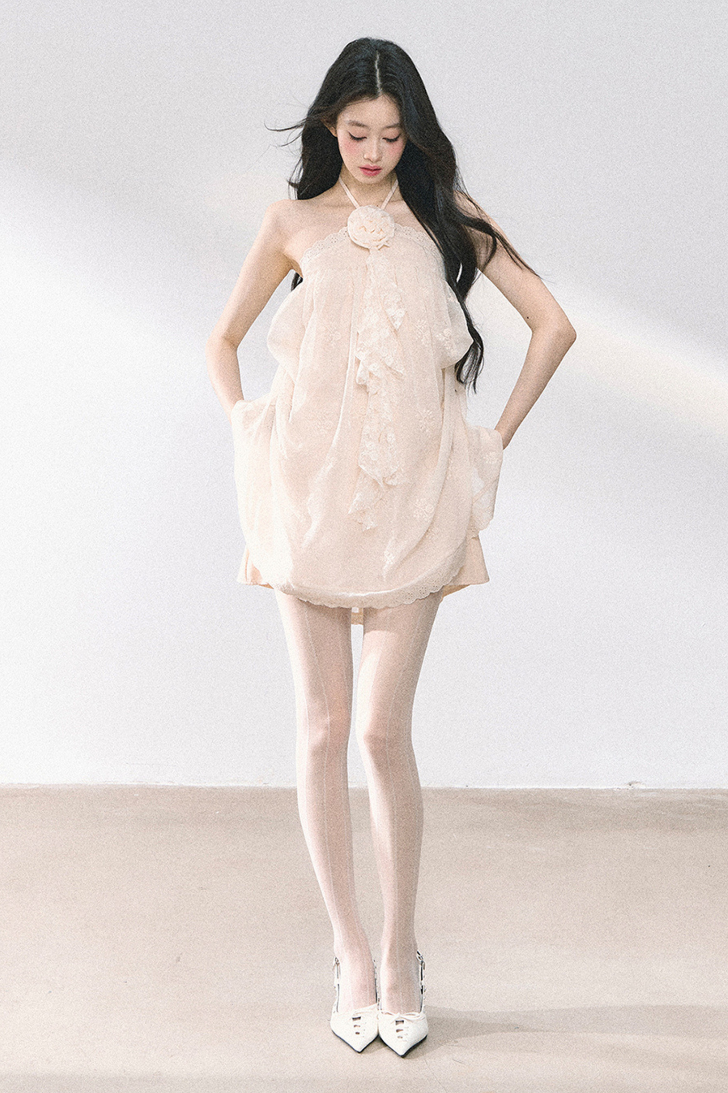 ウェンディレースフラワーホルターネックドレス