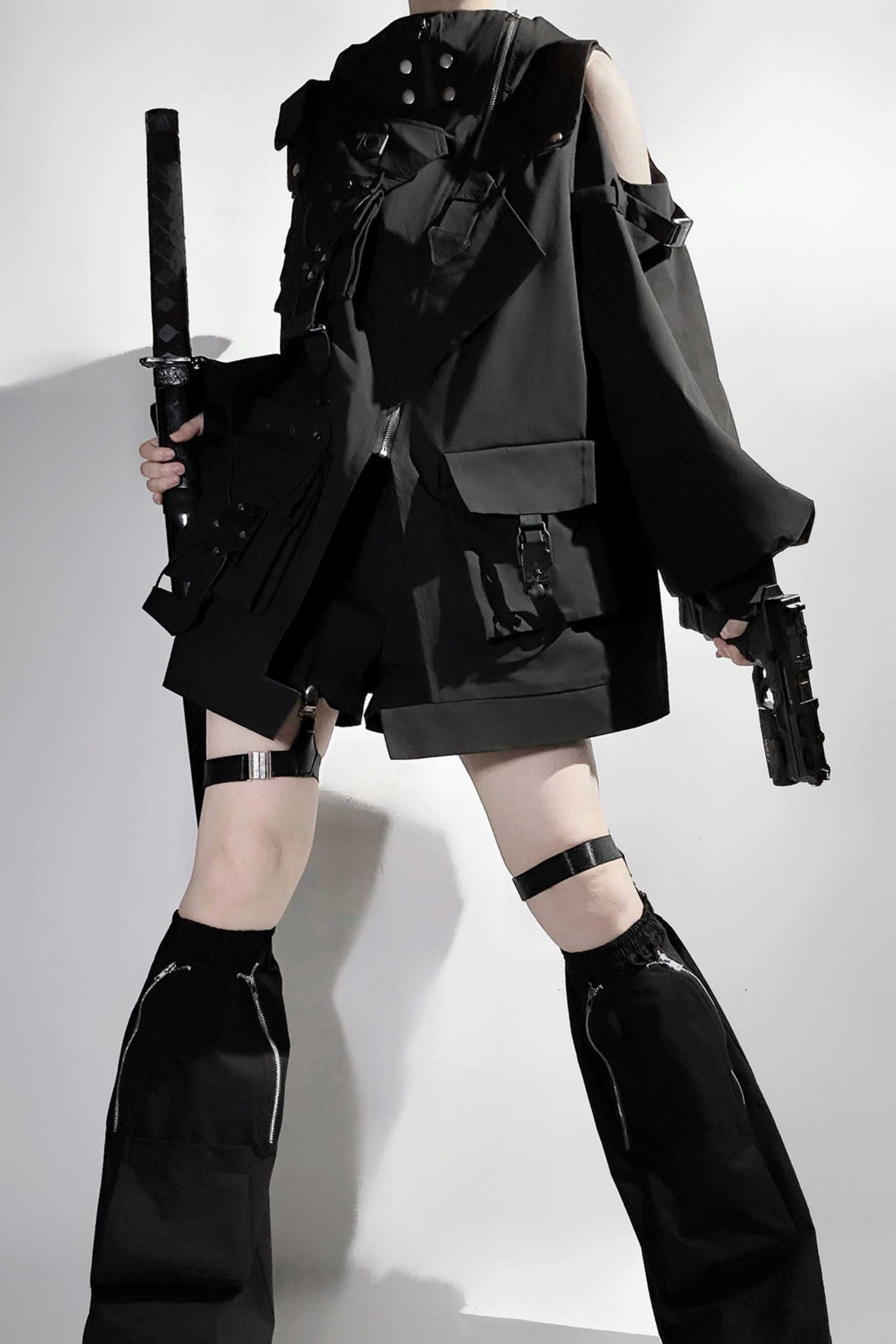 ダークフードジャケット+ショートパンツ+レッグカバー