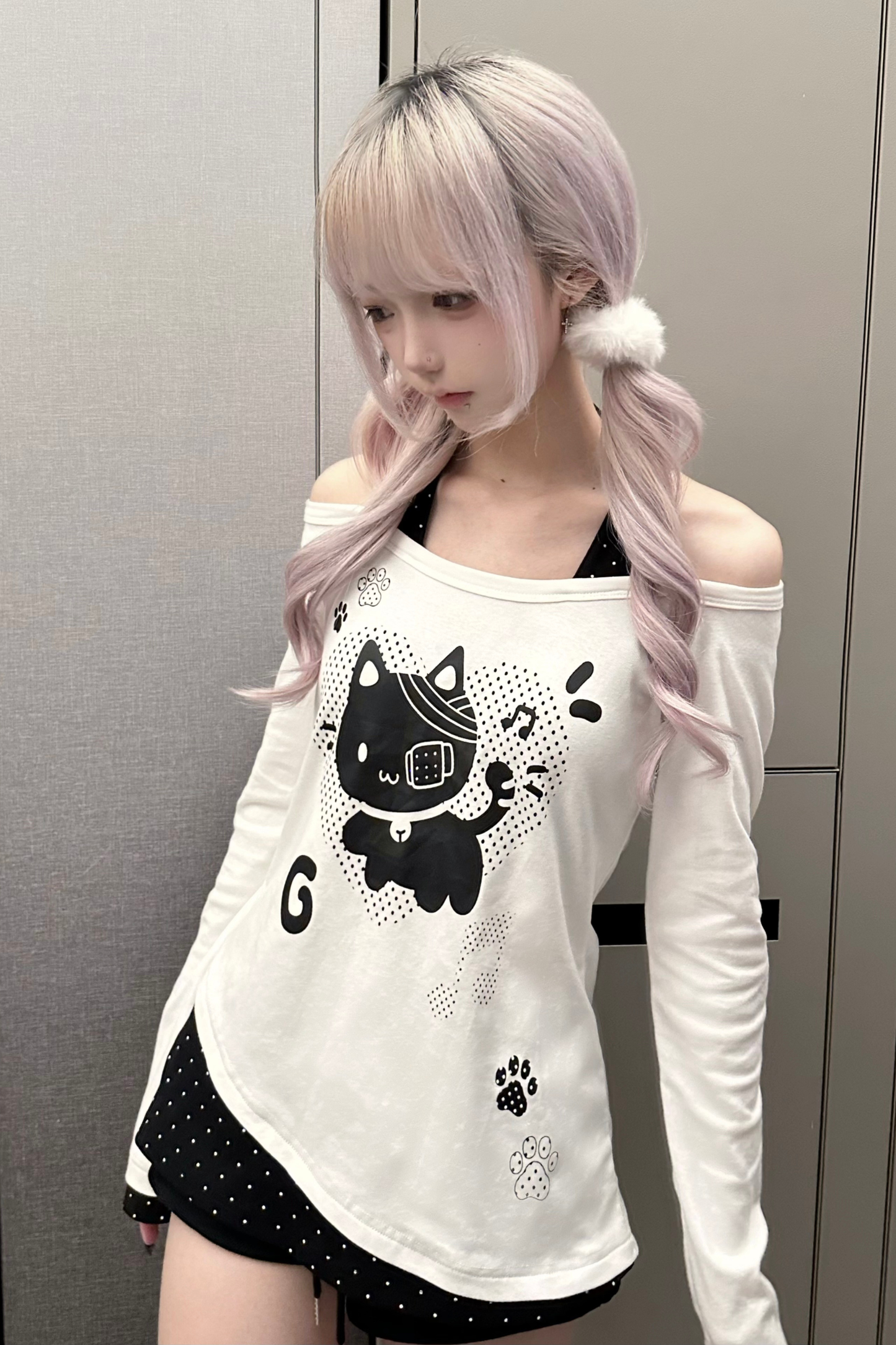 キャットオフショルダートップス