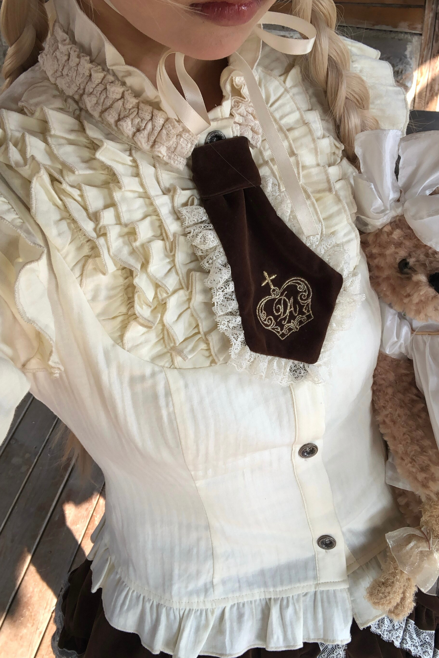 レースフリルパフスリーブブラウス