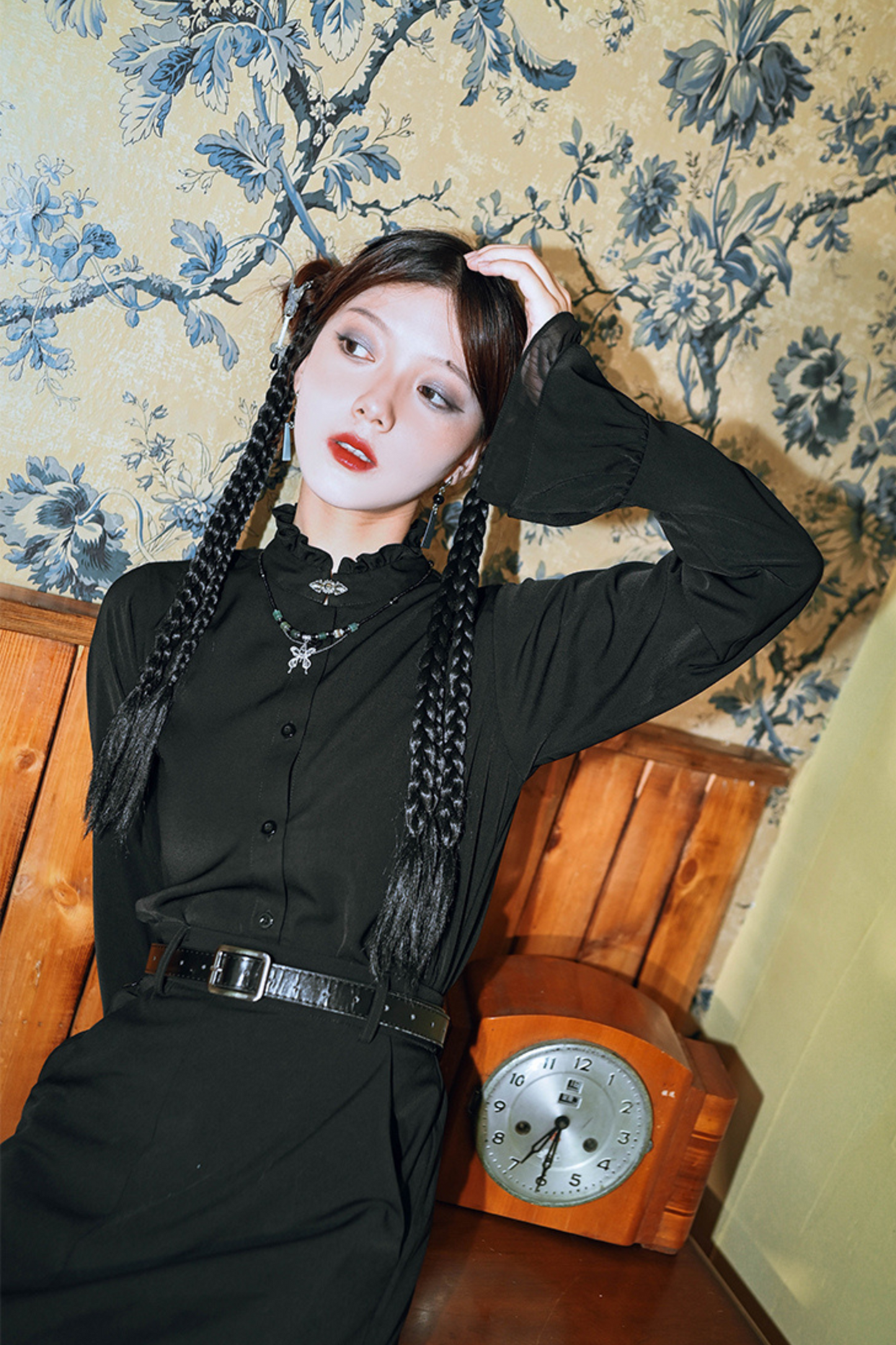 Metal button stand collar shirt