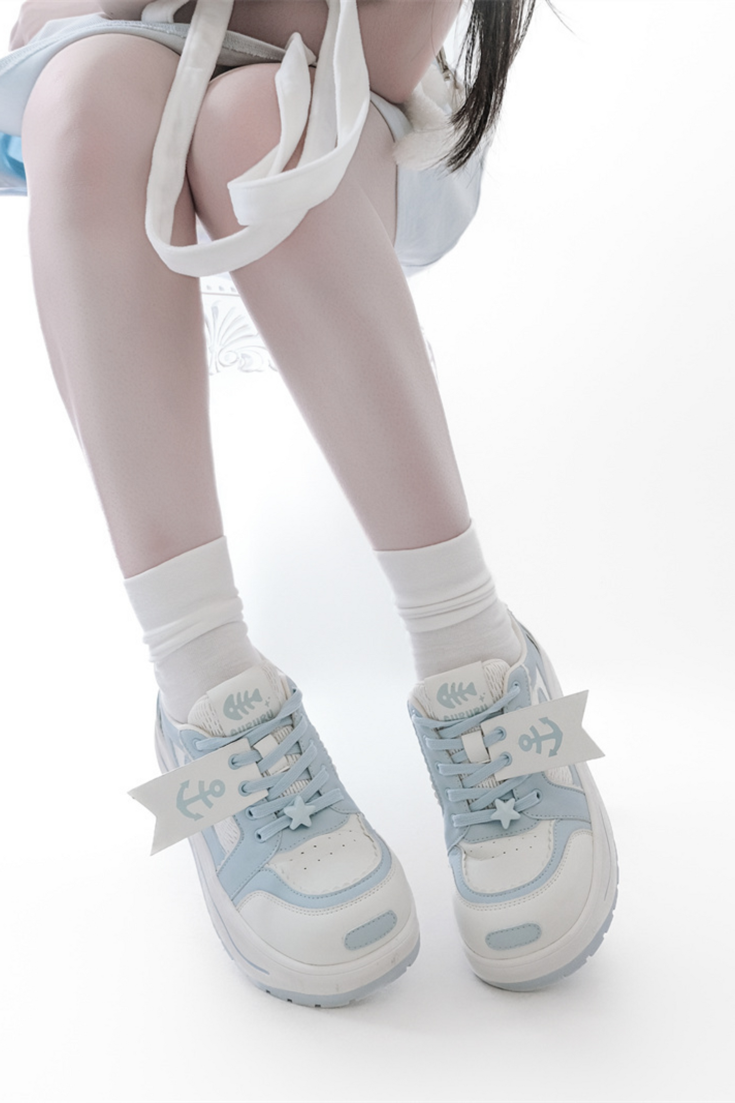 タグデザイン厚底シューズ