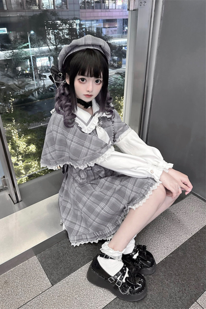 Kariertes Süß-Cape-Design-Kleid