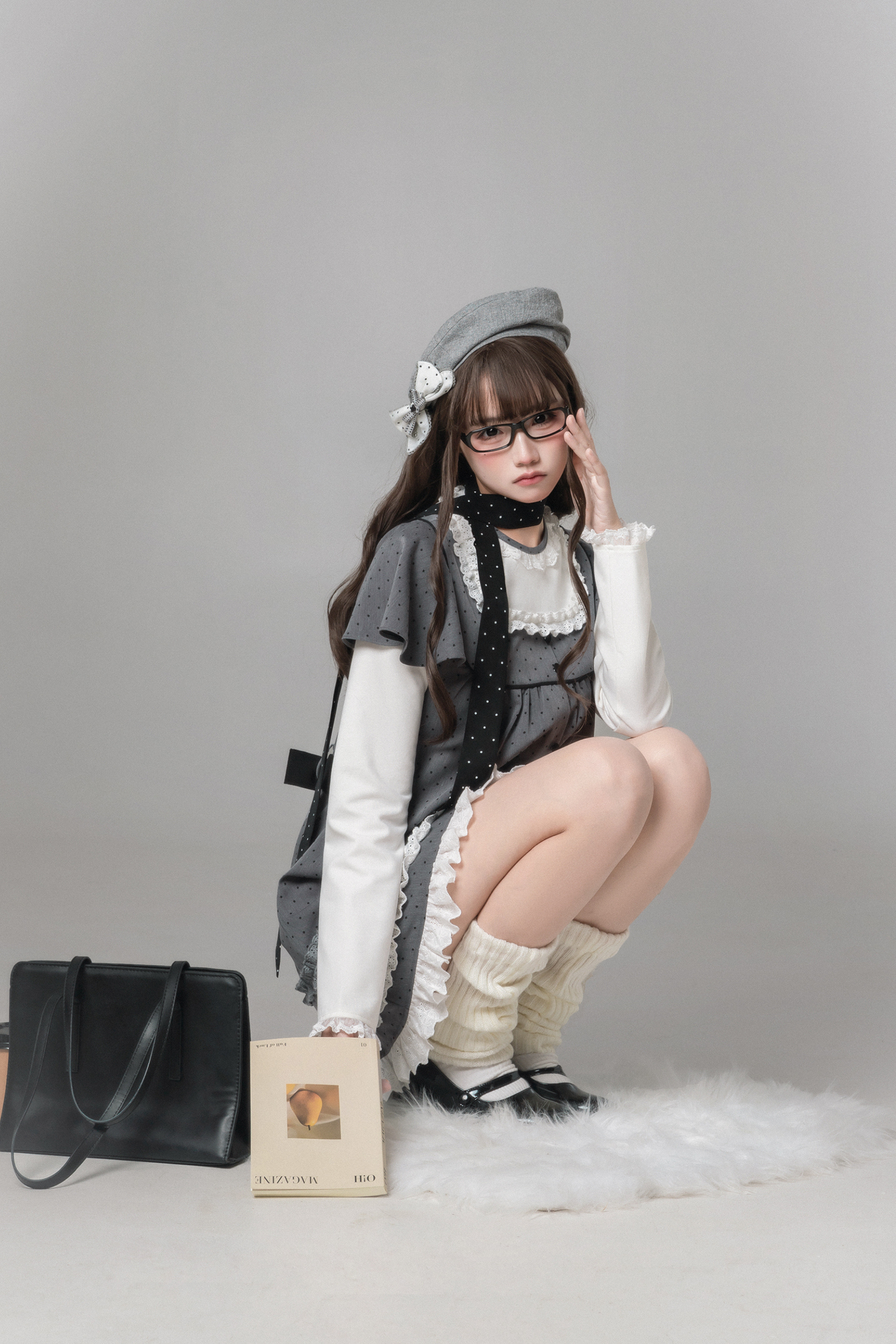 グレイポルカドットドールドレス+ベレー帽