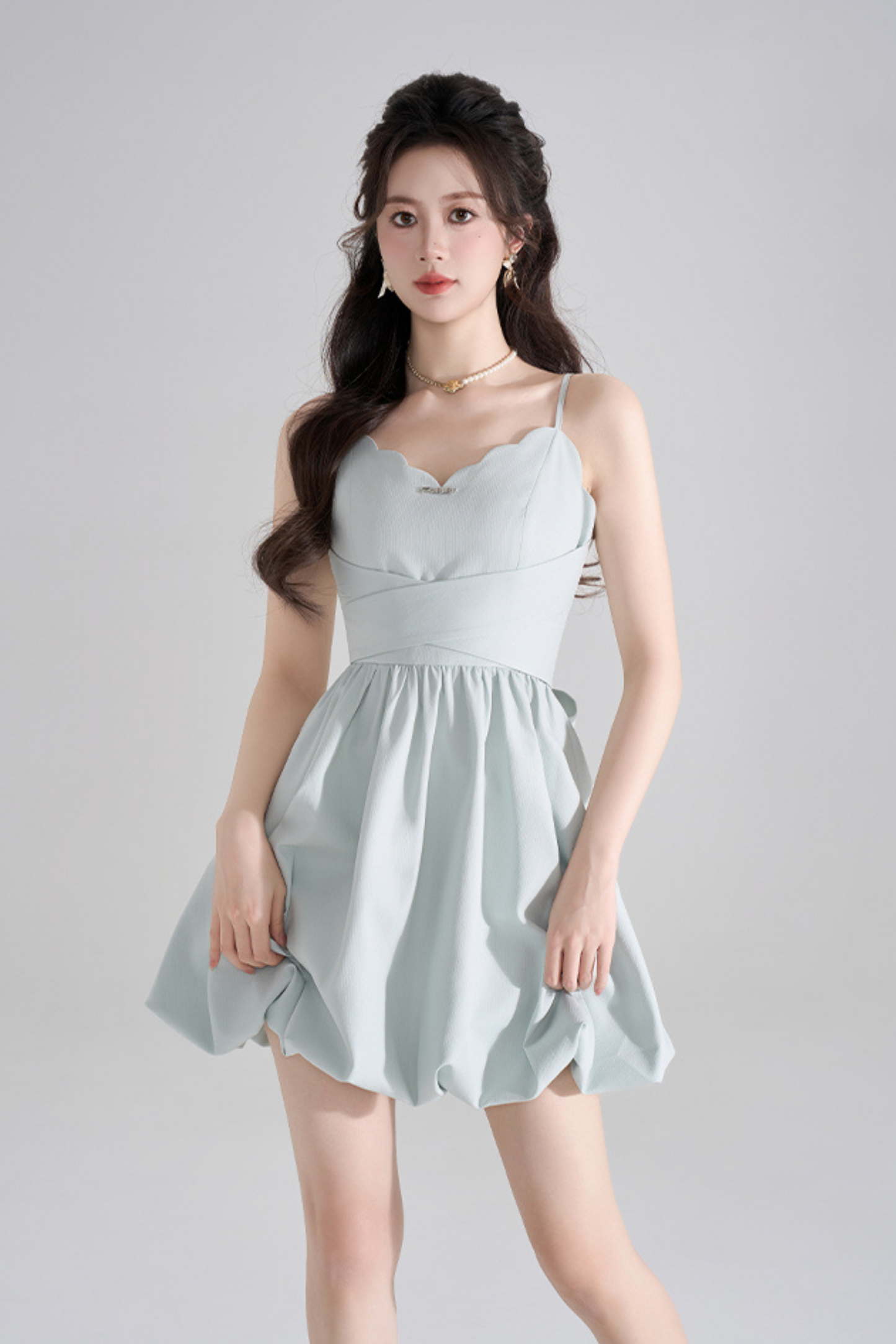 Robe dos nu bleu doux + cardigan transparent