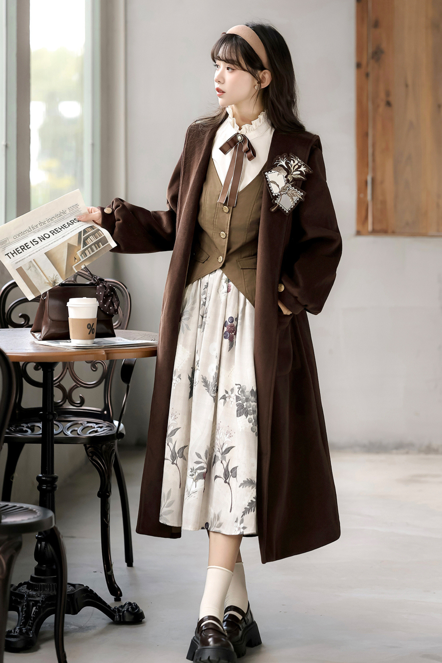 レトロロングコート+スカート+シャツ+ベスト