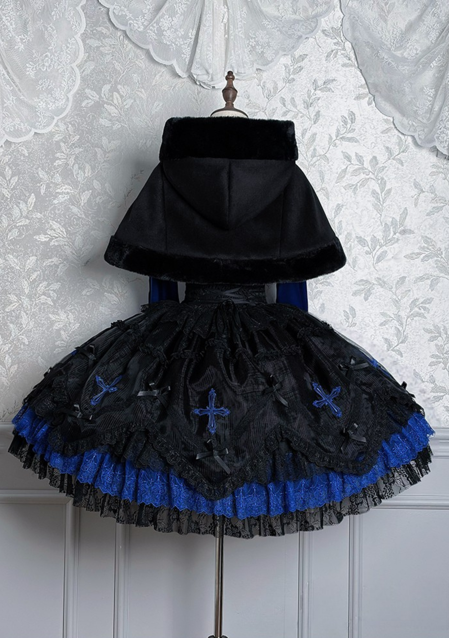 【12月8日予約締切】Black Mist Banquet ゴシックフーディーファーケープコート＋クロスチェーンブローチ