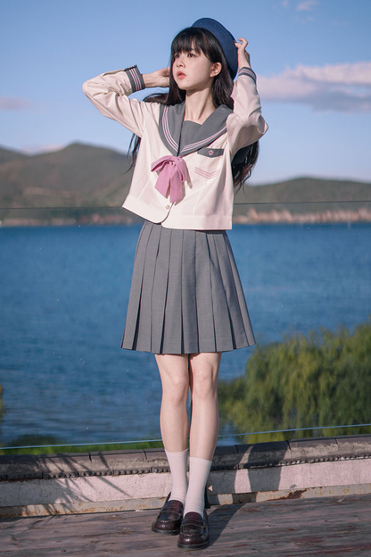 Matrosen-Oberteil + Plisseerock + Socken + Gürtel + Schleife