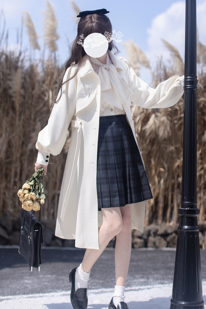 マントトレンチコート+シャツ+バッジ