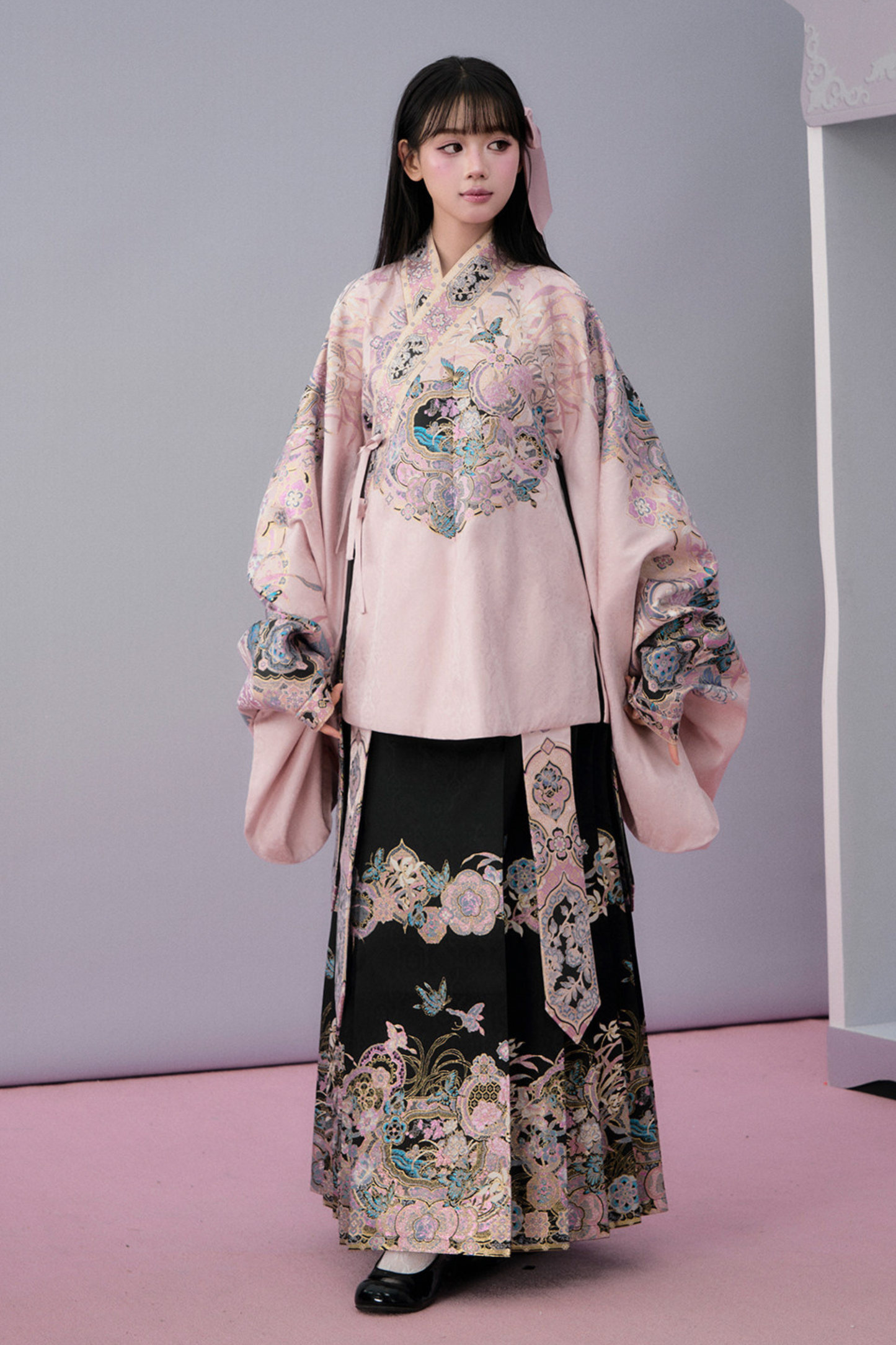 Süße China-Jacke + Plisseerock + Accessoires