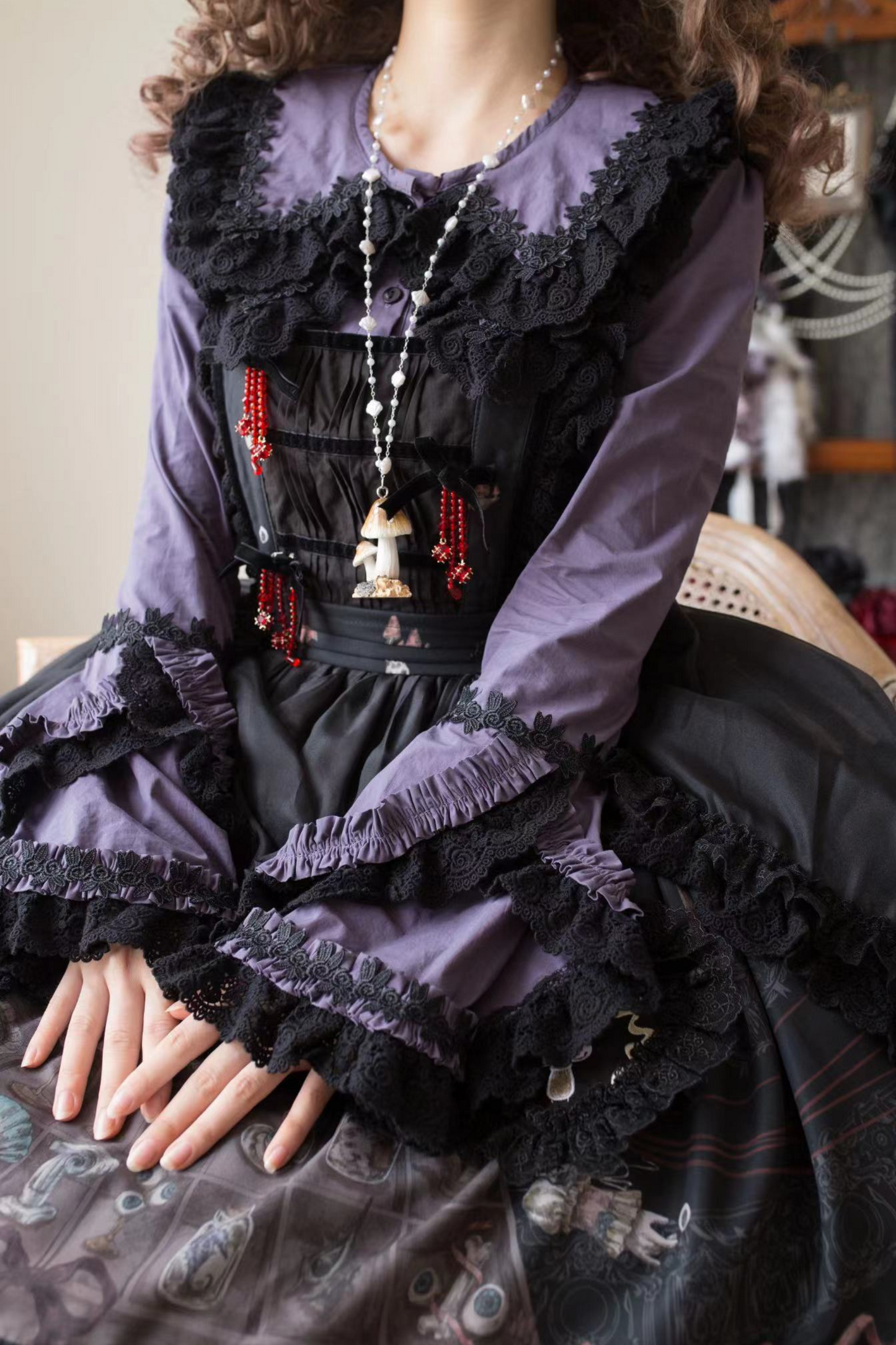 リフティングビーズゴシックストラッププリントドレス