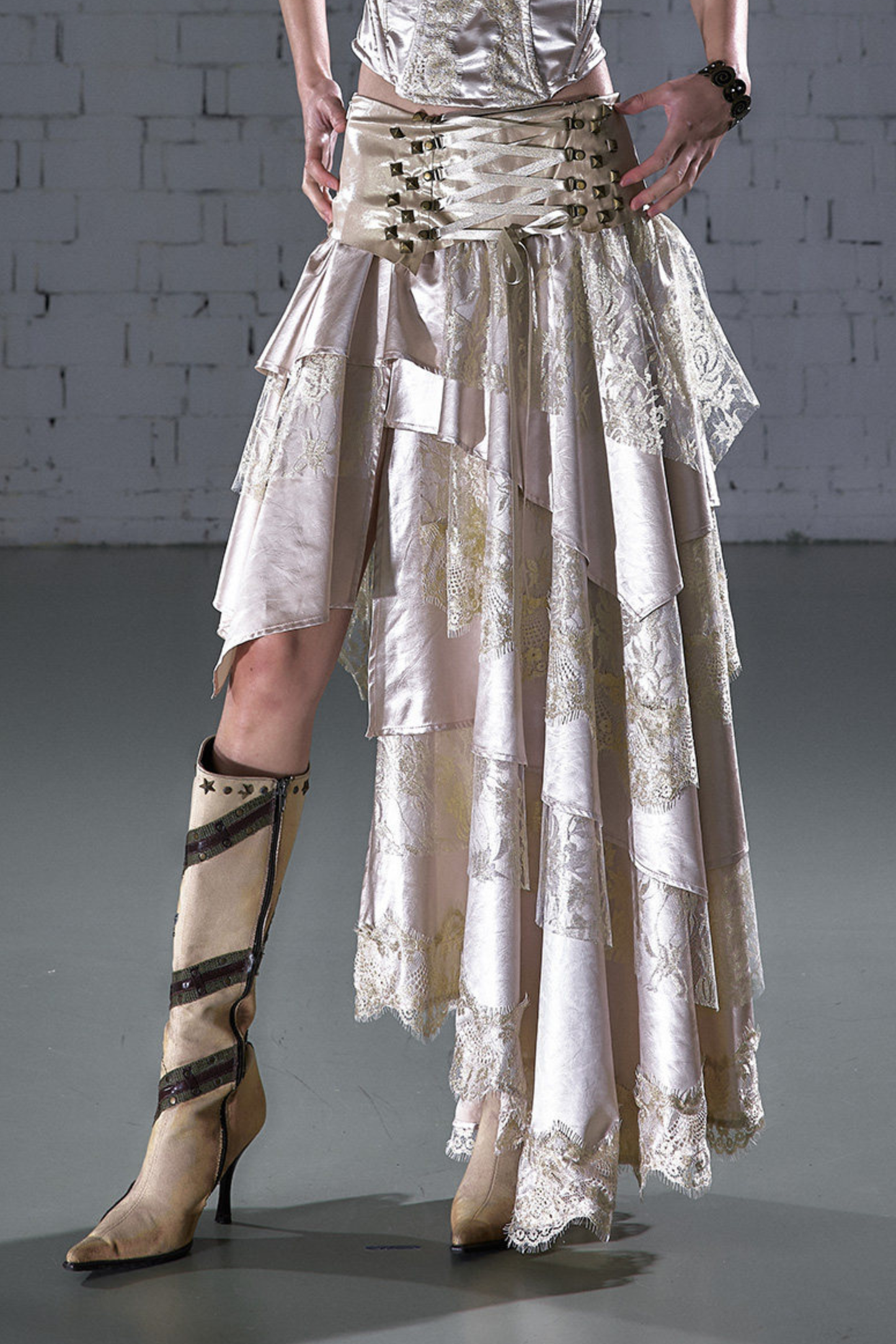 Mittelalterliches Spitzen-Patchwork-Rock