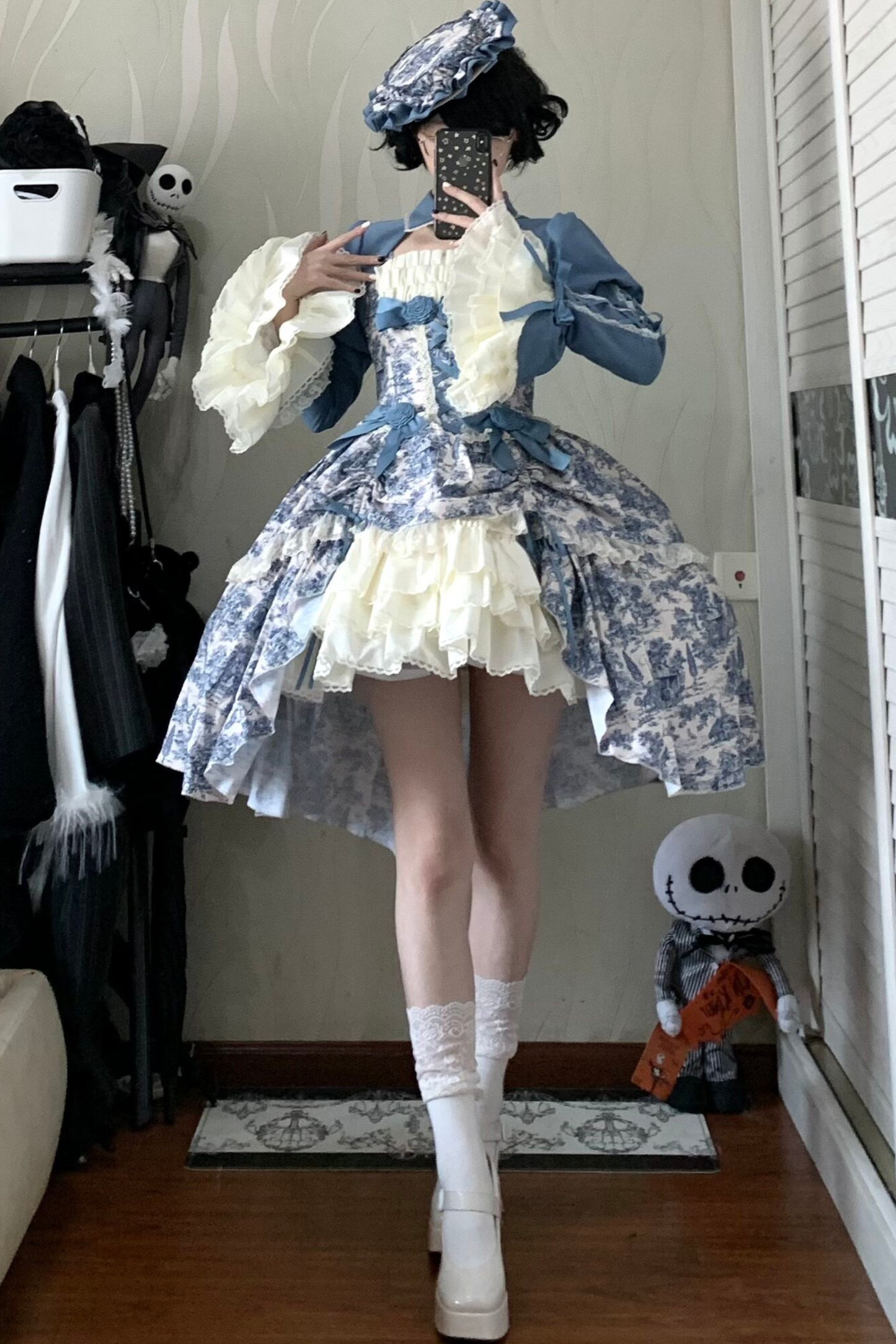 [Vorbestellfrist: 1. Maerz] Eleganter Asiatischer Lolita Traegerrock + Oberteil + Flache Muetze