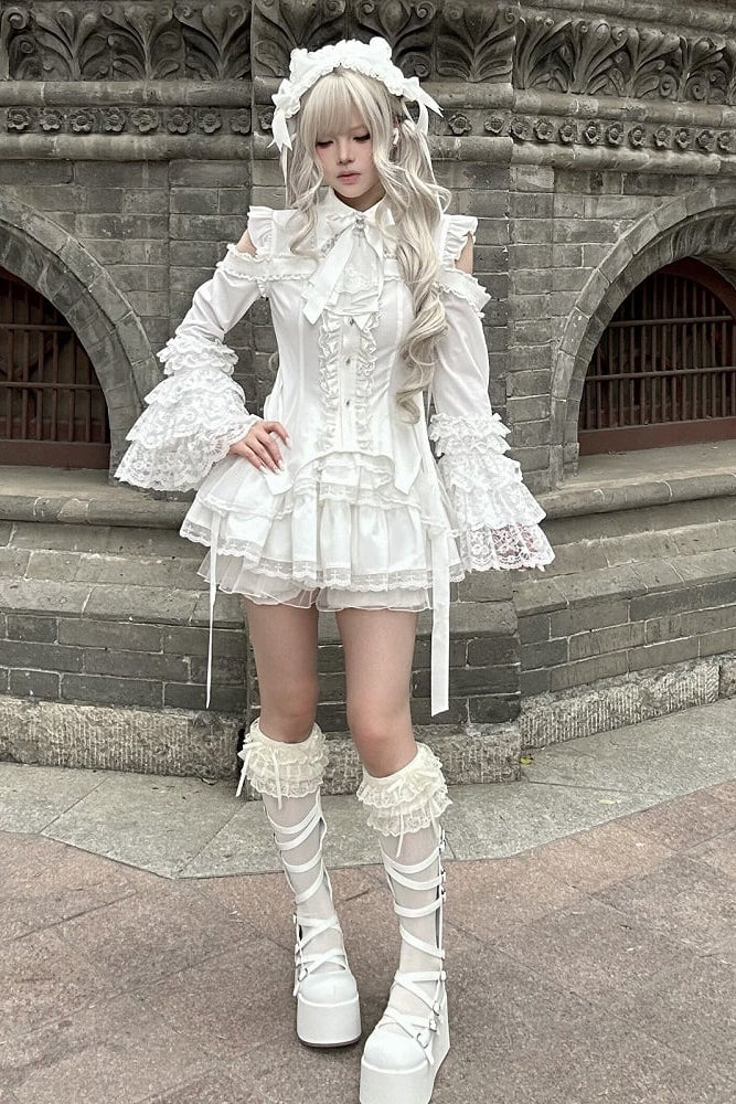 [Clôture des précommandes le 30 juillet] Chemisier gothique blanc à épaules ouvertes en dentelle avec manches princesse + jupe gothique superposée en dentelle