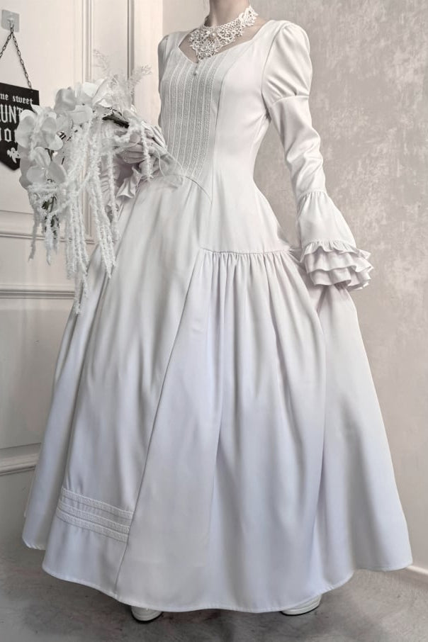 [Termine prenotazione 30 maggio] Abito gothic lolita bianco e nero con maniche svasate + sopragonna a corsetto rialzabile con croci + set completo