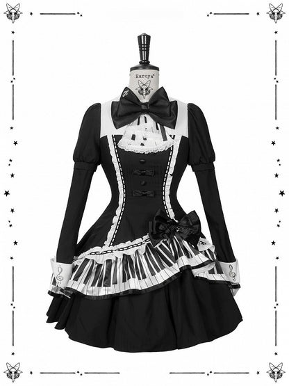 [Reservierungsschluss 22. Oktober] Schwarz gepunktetes Gothic-Lolita-Rüschenkleid mit asymmetrischem Design, Klaviertasten- und Musiknotenmotiv sowie Klaviertasten-Spitzenfliege