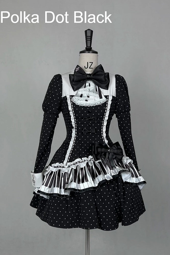 [Reservierungsschluss 22. Oktober] Schwarz gepunktetes Gothic-Lolita-Rüschenkleid mit asymmetrischem Design, Klaviertasten- und Musiknotenmotiv sowie Klaviertasten-Spitzenfliege