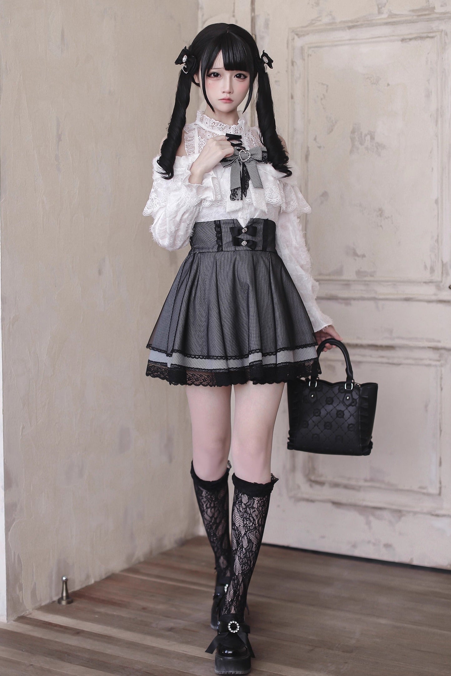 【1月6日予約締切】ホワイトレースオフショルダーリボンニットトップス＋千鳥格子スカート