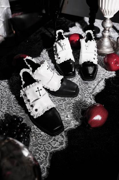 [Reservierungsschluss 24. Mai] Gothic-Lolita-Prinzenschuhe mit Spitzenbesatz und Kreuzdetail