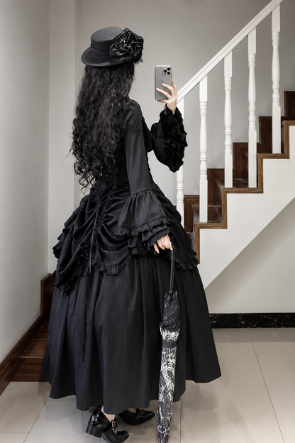 [Termine prenotazione 30 maggio] Abito gothic lolita bianco e nero con maniche svasate + sopragonna a corsetto rialzabile con croci + set completo
