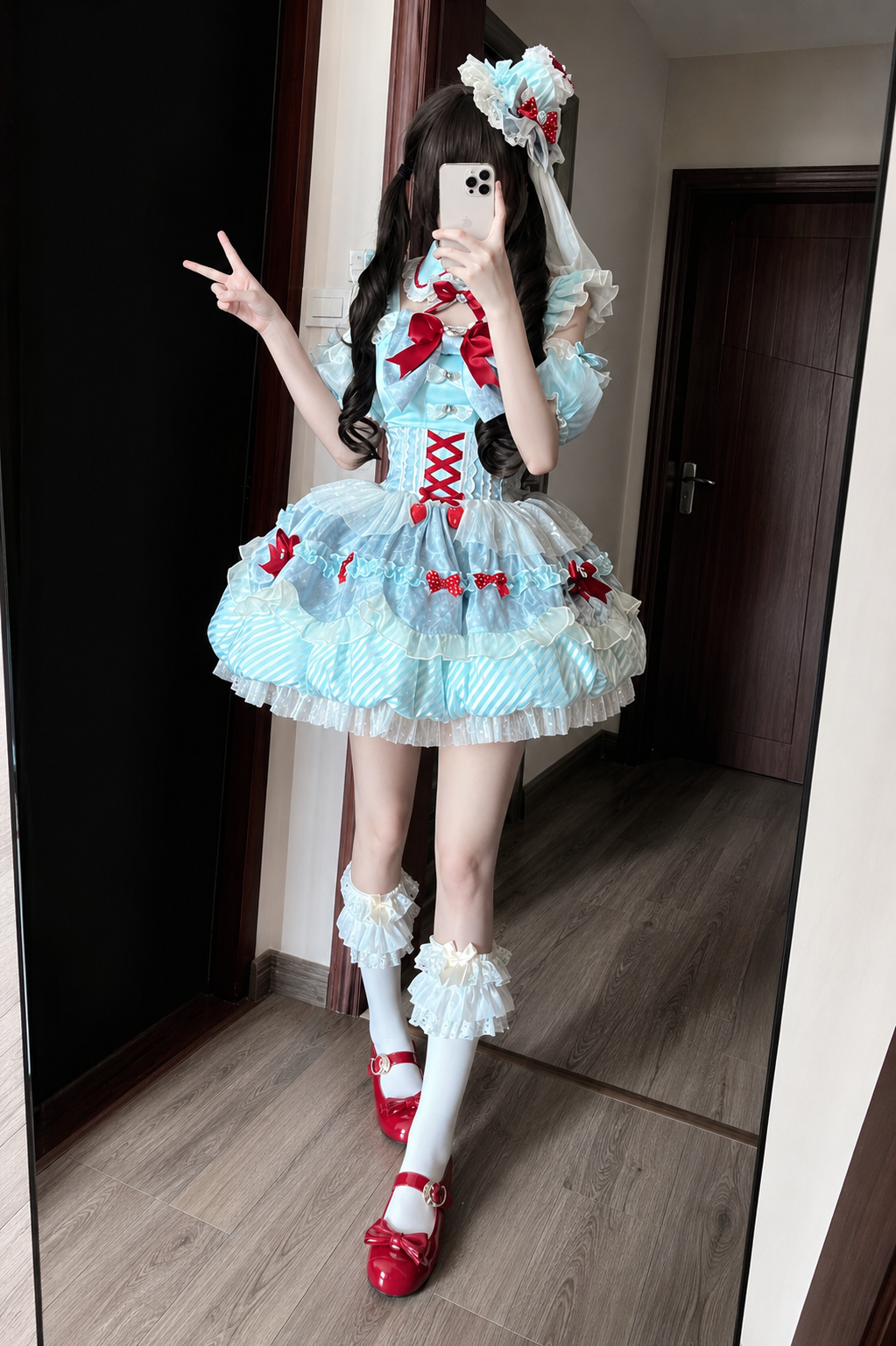【7月10日予約締切】ミントブルー×レッドリボンアイドルロリータフリルショルダーパフスリーブトップス＋ティアードスカートドレスセットアップ（フェイクカラー付き）