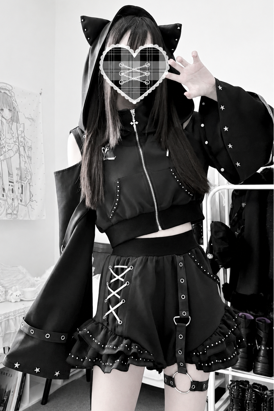 [Vorbestellungsartikel] Glänzende und mattschwarze Gothic-Cyber-Katzenohren-Kapuzenjacke mit freien Schultern und Reißverschluss+kurze Hose mit Beinringen im Set
