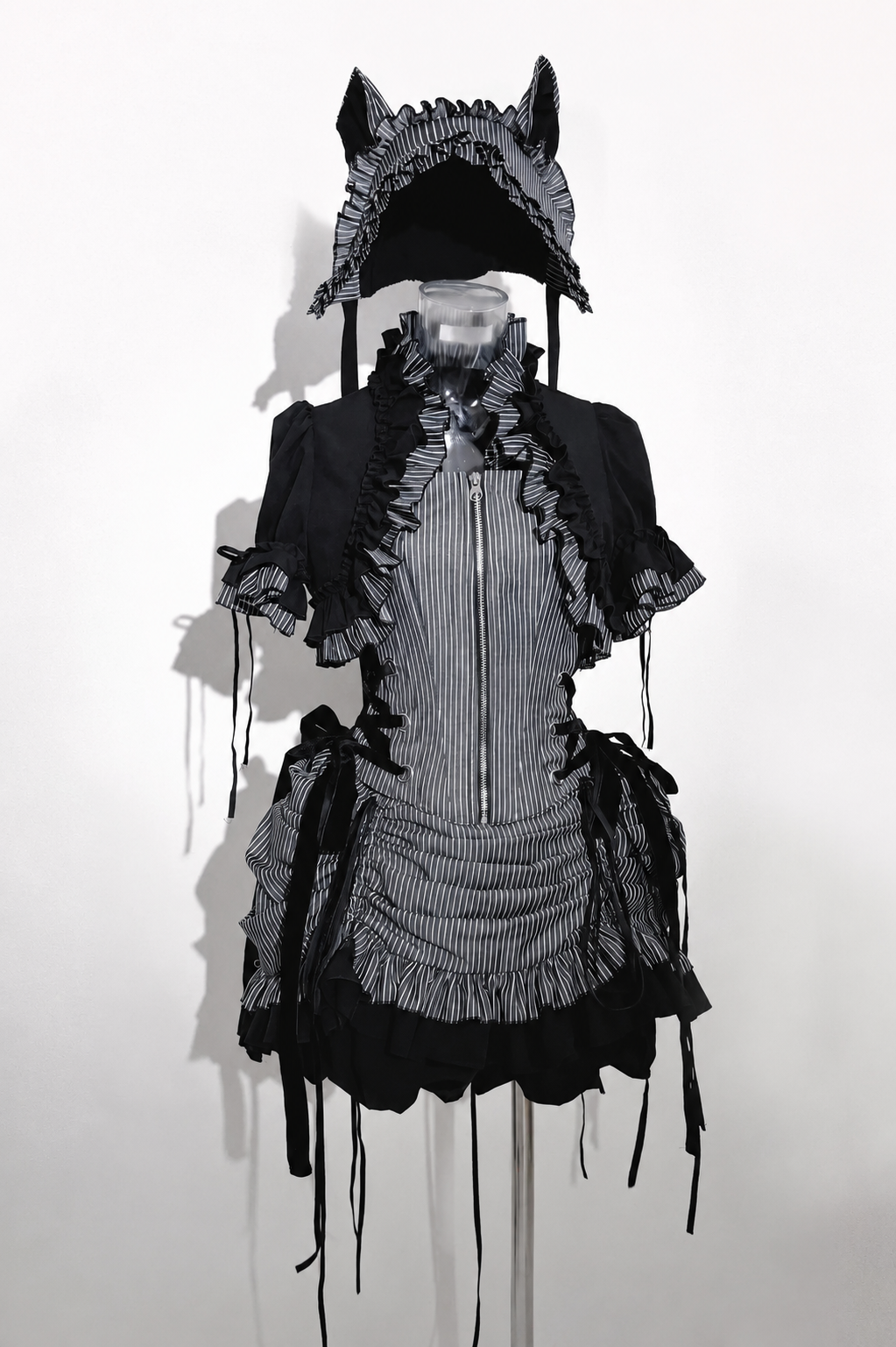 [Vorbestellschluss: 8. August] Gothic-Lolita Dark-Cat gestreifte kurze Rüschenjacke+Korsett-Bustier+hochziehbare kurze Rüschenshorts