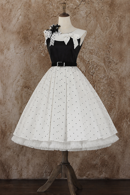 [Reservierungsfrist: 17. August] Elegantes klassisches Lolita-Kleid mit Polka Dots und Schleife (mit Schnallengürtel & Schleifenbrosche)